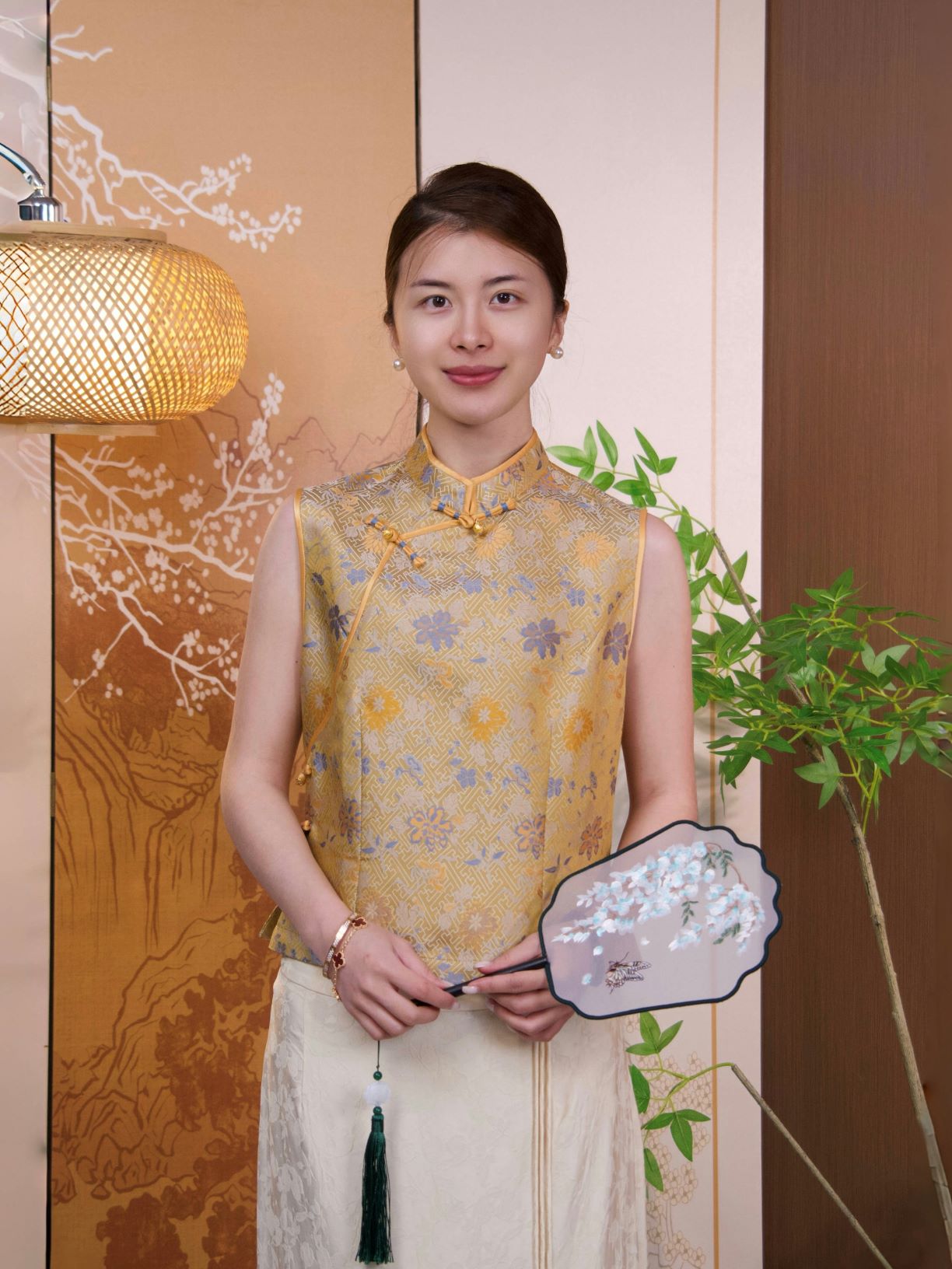 古月茗里【藤黄织梦】新中式姜黄色宋锦金色盘扣立领无袖背心上衣