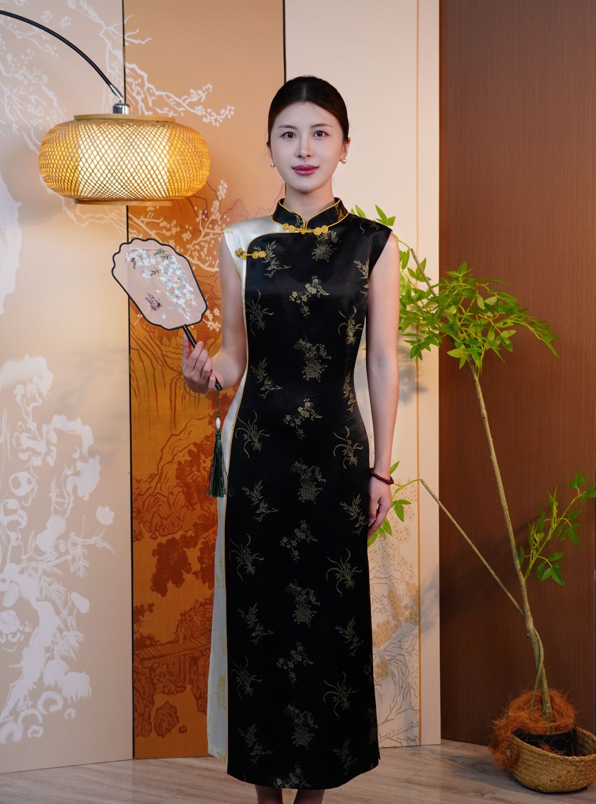 古月茗里【墨韵留白】新中式设计感黑白拼接印花手工盘扣立领下摆开叉旗袍