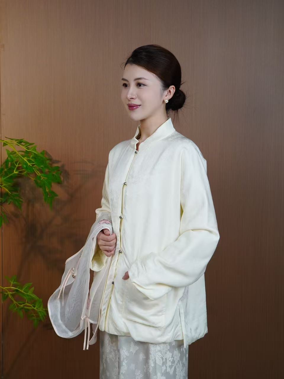 古月茗里【月白华裳】新中式白色银扣立领中长款棉服外套