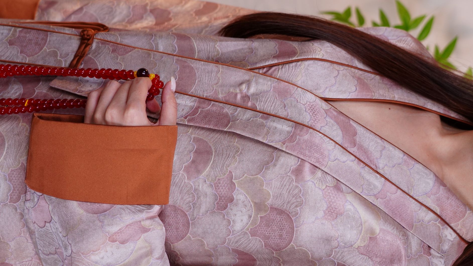 古月茗里【粉墨寻香】新中式和风香云纱日出图金色盘扣绑带流苏V领外套