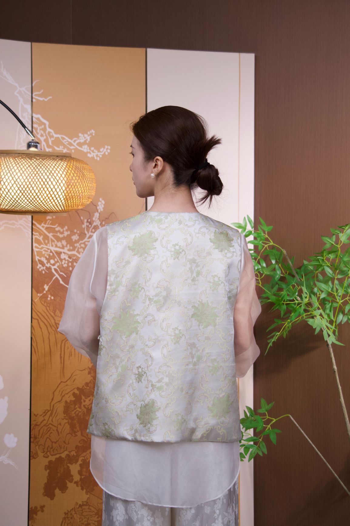 古月茗里【碧影扶疏】新中式宋锦金色盘扣圆领马甲