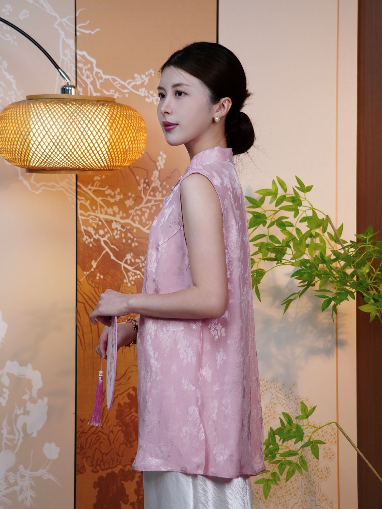 古月茗里【丹绮流芳】新中式必入款奥黛风显白藕粉色暗纹提花手工盘扣立领无袖上衣