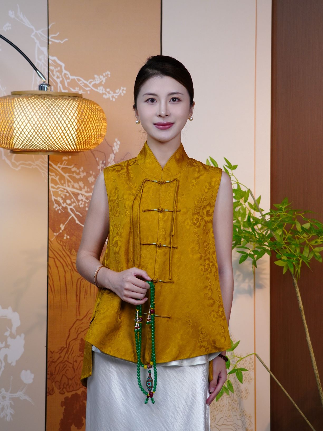 古月茗里【金辉焕裳】新中式金色暗纹提花前后不规则流苏盘扣立领无袖马甲