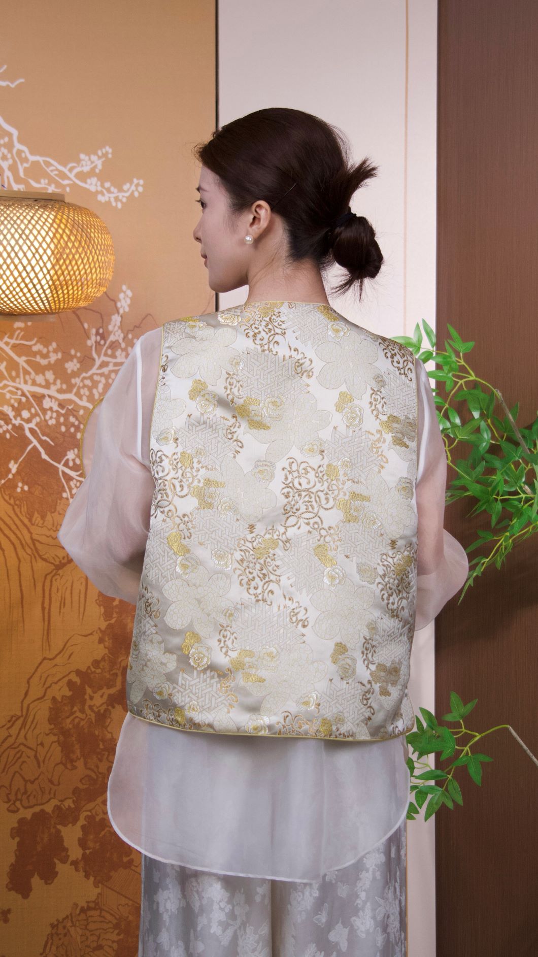 古月茗里【缃色云裁】新中式淡黄色宋锦斜襟流苏盘扣圆领马甲