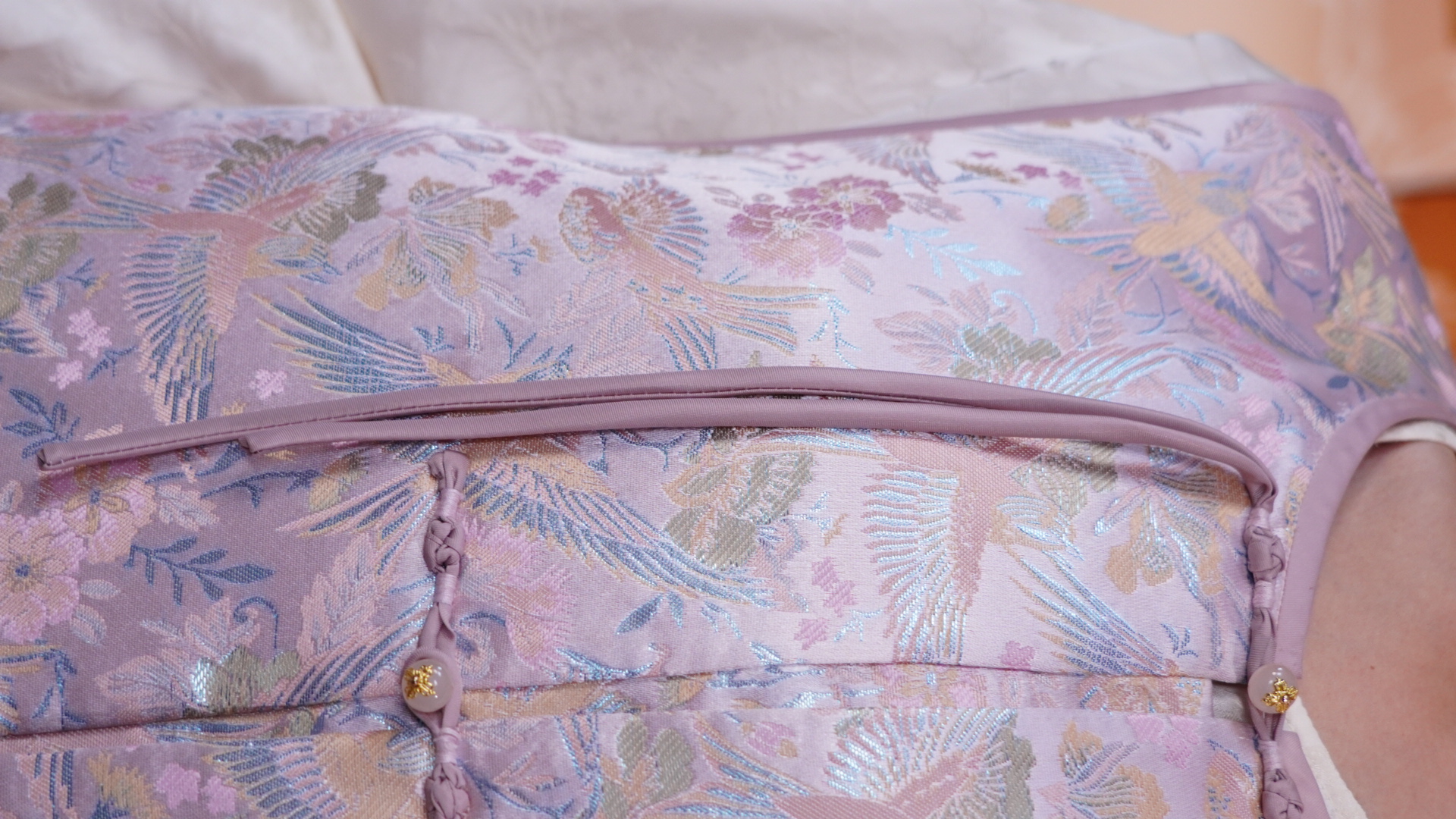 古月茗里【娇粉柔香】新中式宋锦花鸟图流苏盘扣圆领马甲