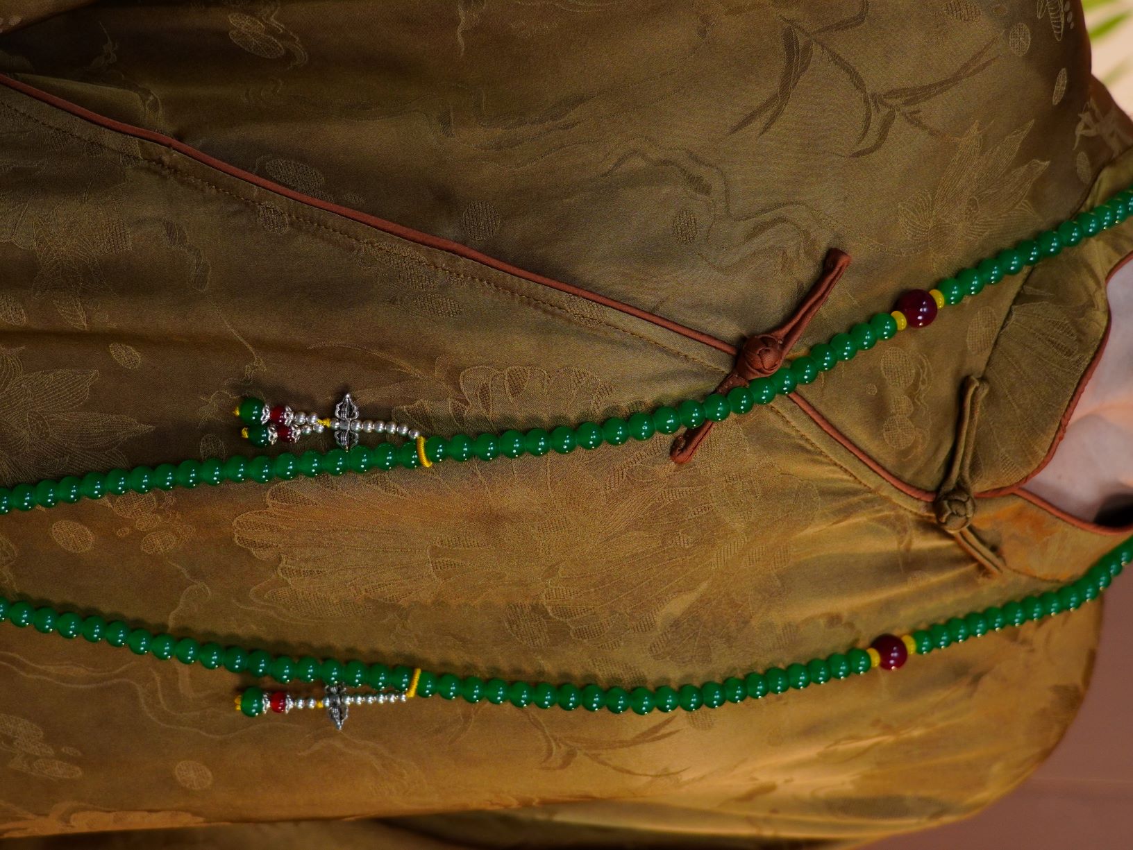 古月茗里【云锦金章】新中式香云纱暗纹提花斜襟盘扣可敞开两穿长袍