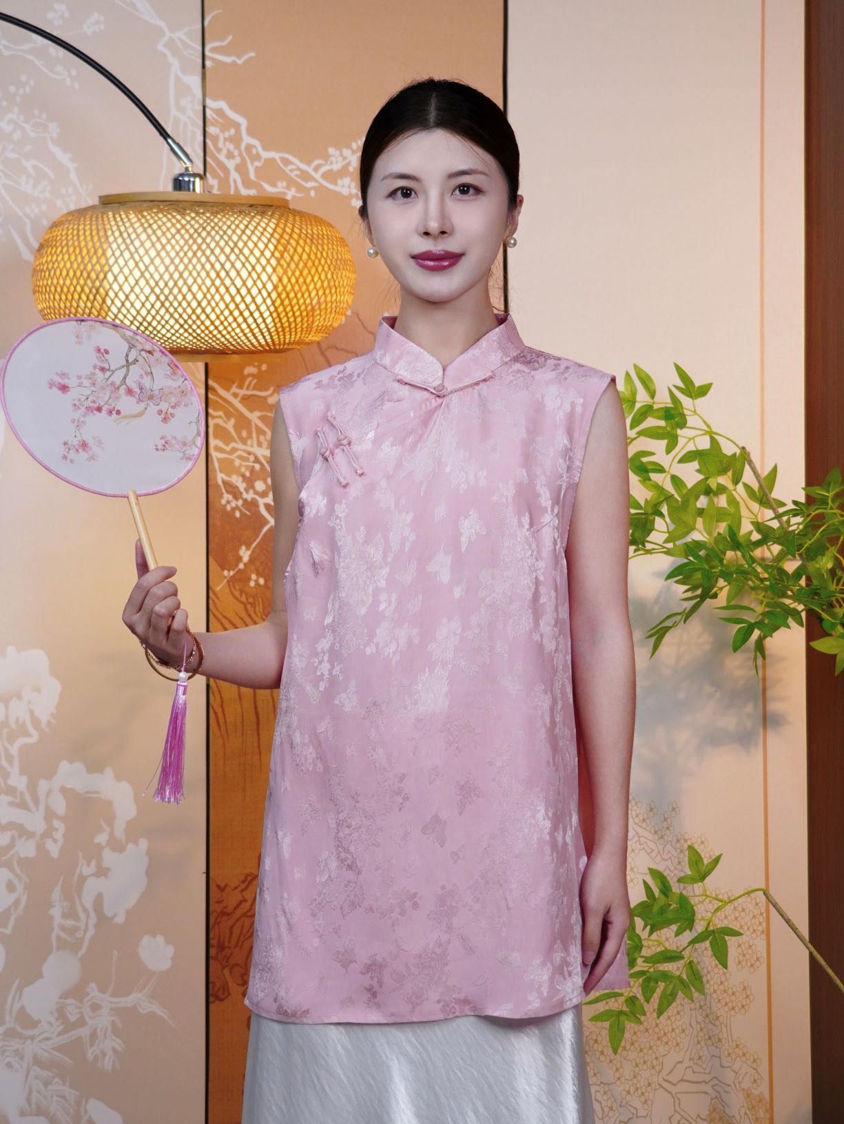 古月茗里【丹绮流芳】新中式必入款奥黛风显白藕粉色暗纹提花手工盘扣立领无袖上衣