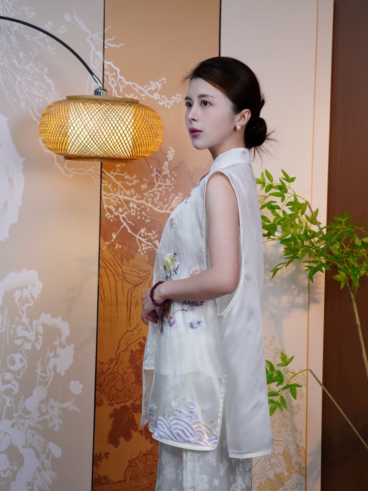 古月茗里【月白华裳】新中式白色双纱微透重工刺绣单扣立领无袖披风敞开式马甲