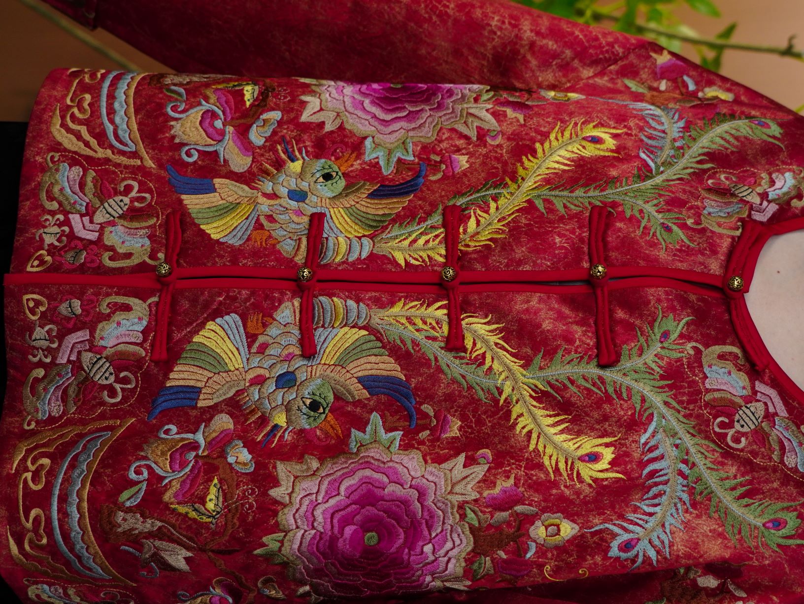 古月茗里【凤凰图】新中式醋酸重工定位刺绣红色盘扣圆领棉服外套