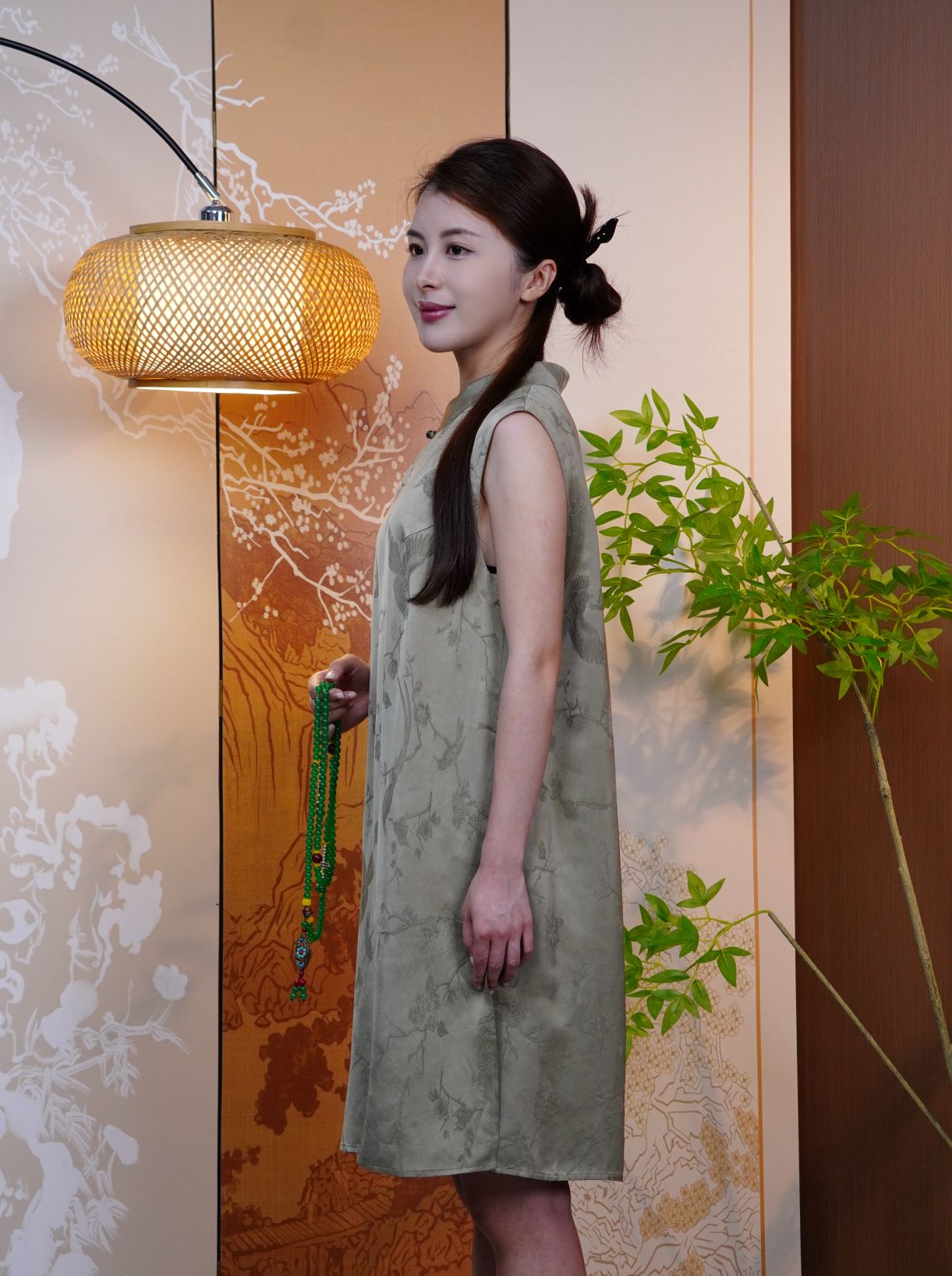 古月茗里【青蔼流翠】新中式墨绿色暗纹提花立领斜襟盘扣中长款侧开叉无袖连衣裙