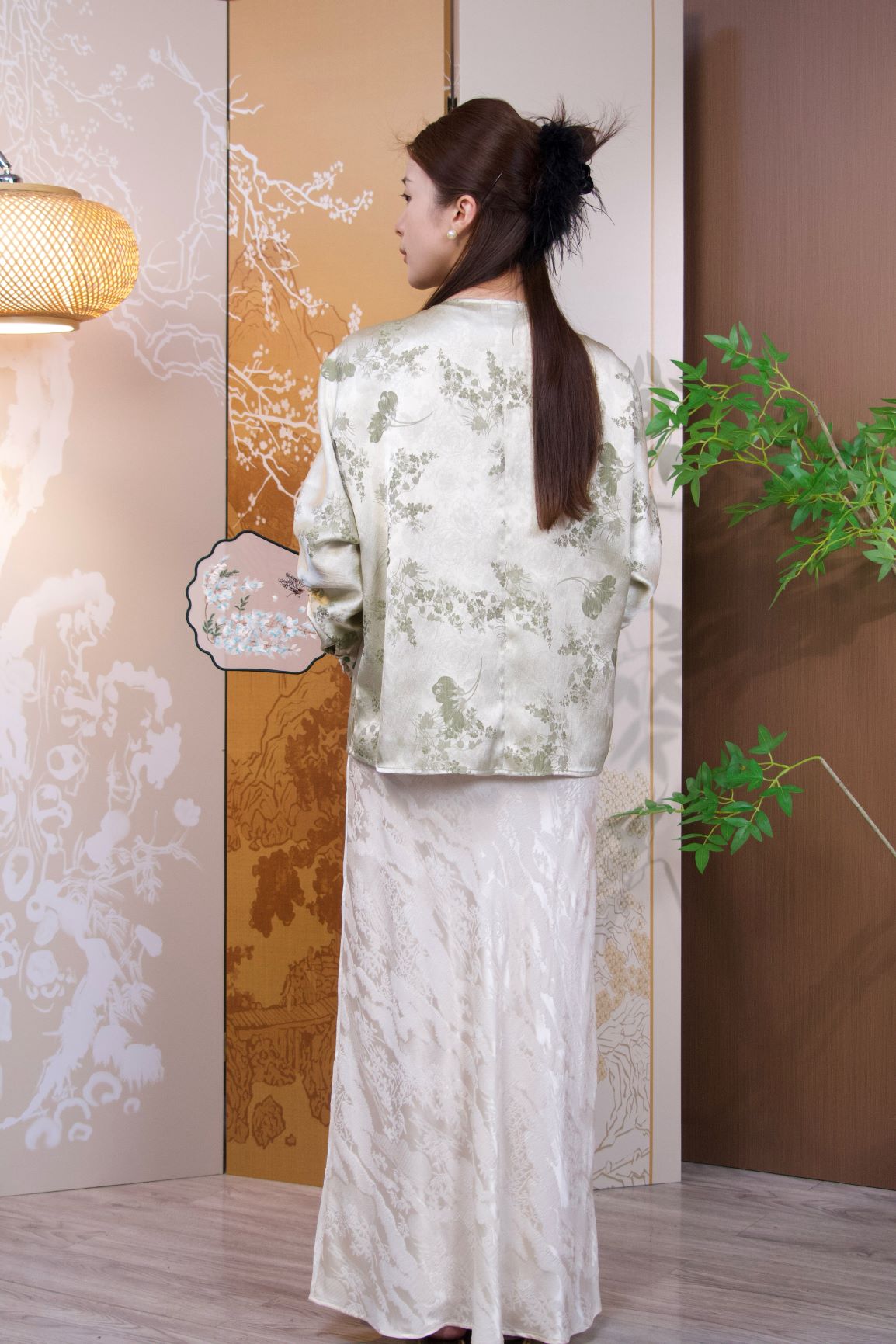 古月茗里【绿意盎然】新中式绿色梦幻印花流苏绑带落肩圆领白色拼袖外套