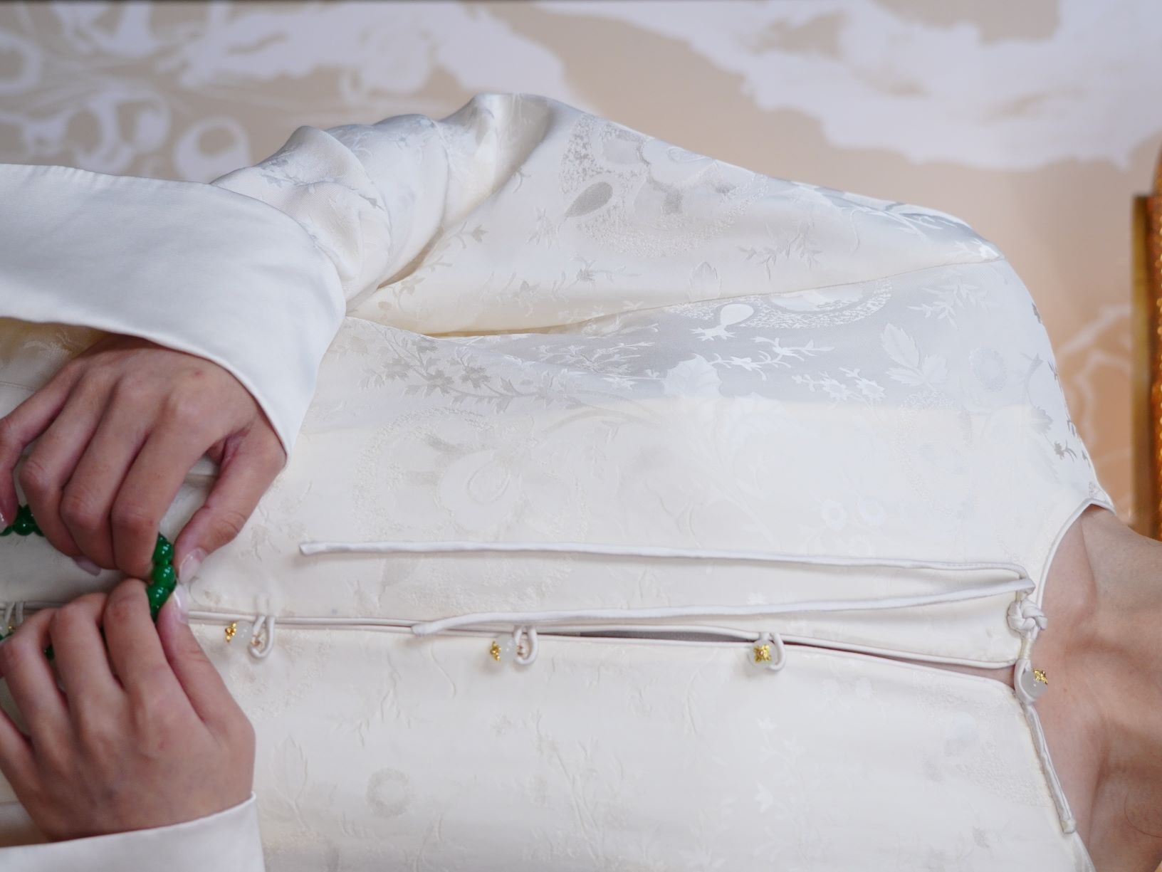 古月茗里【素雪凝脂】新中式雪白色暗纹提花圆领流苏盘扣春夏薄款外套