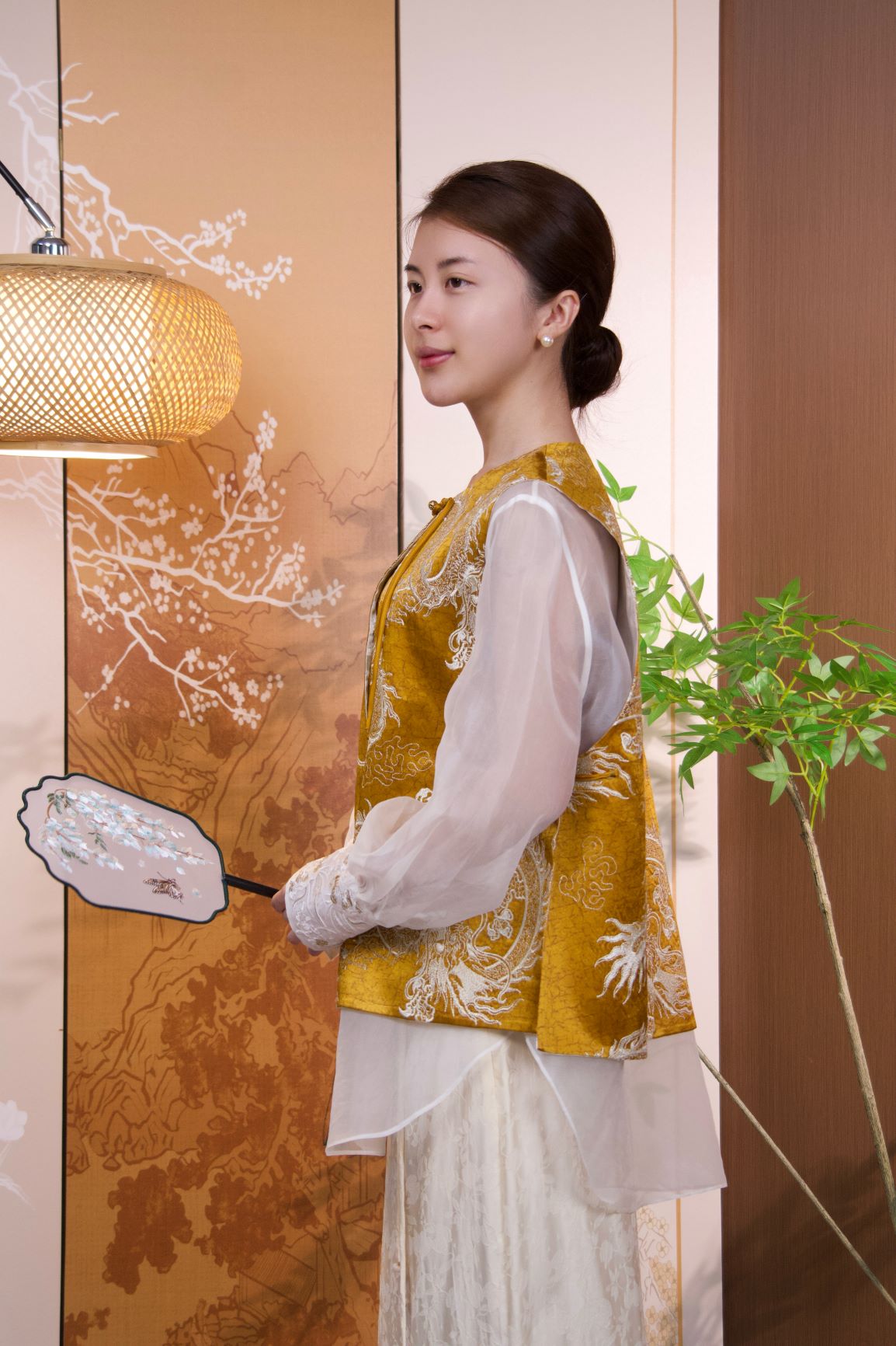 古月茗里【赤焰游龙】新中式重工游龙绣花金色流苏盘扣圆领马甲