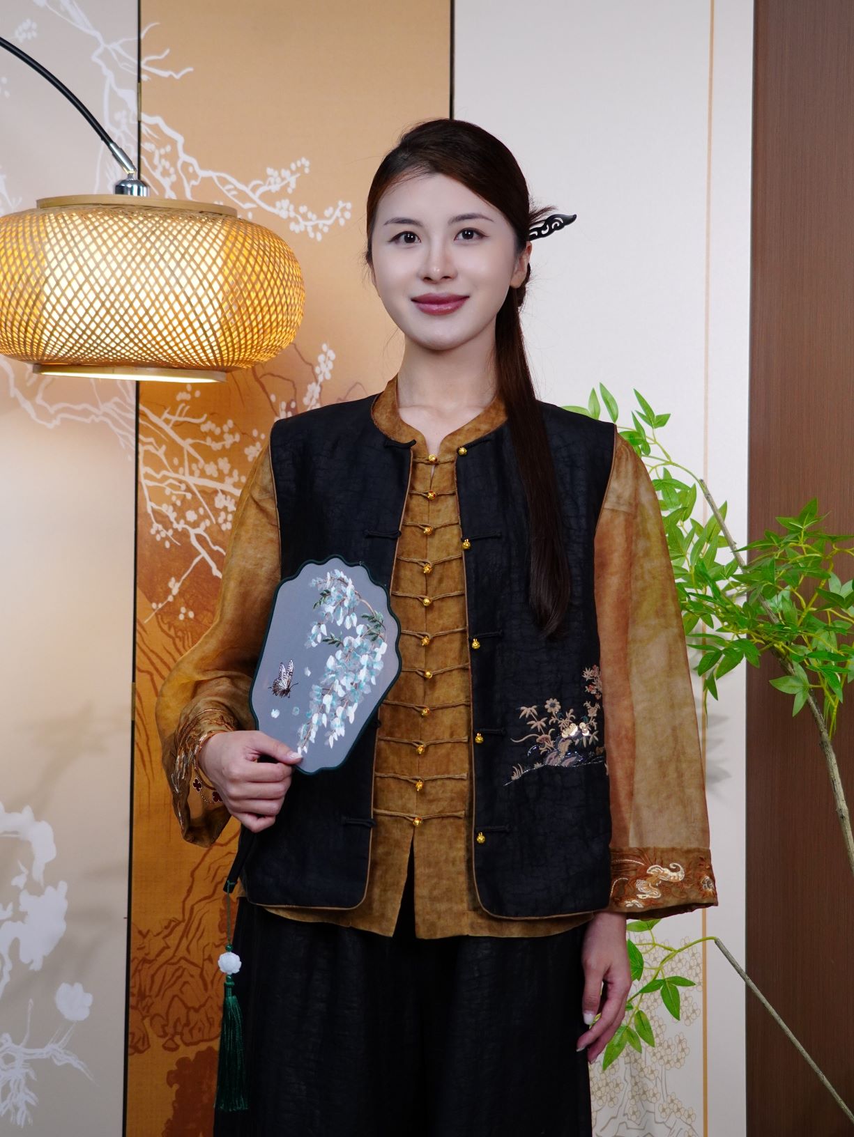 古月茗里【墨纱衔珠】新中式圆领香云纱龟裂纹金色盘扣亮片刺绣马甲