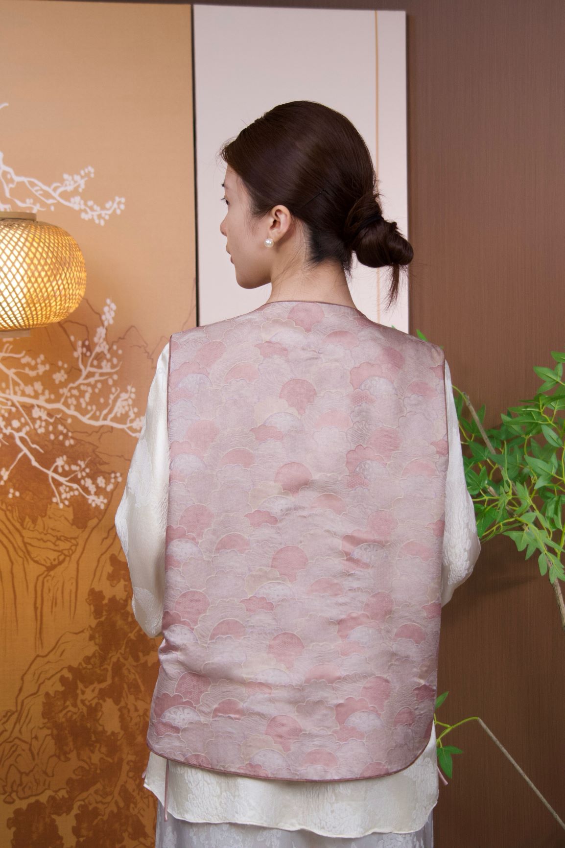 古月茗里【粉墨寻香】新中式香云纱日出图金色盘扣圆领马甲