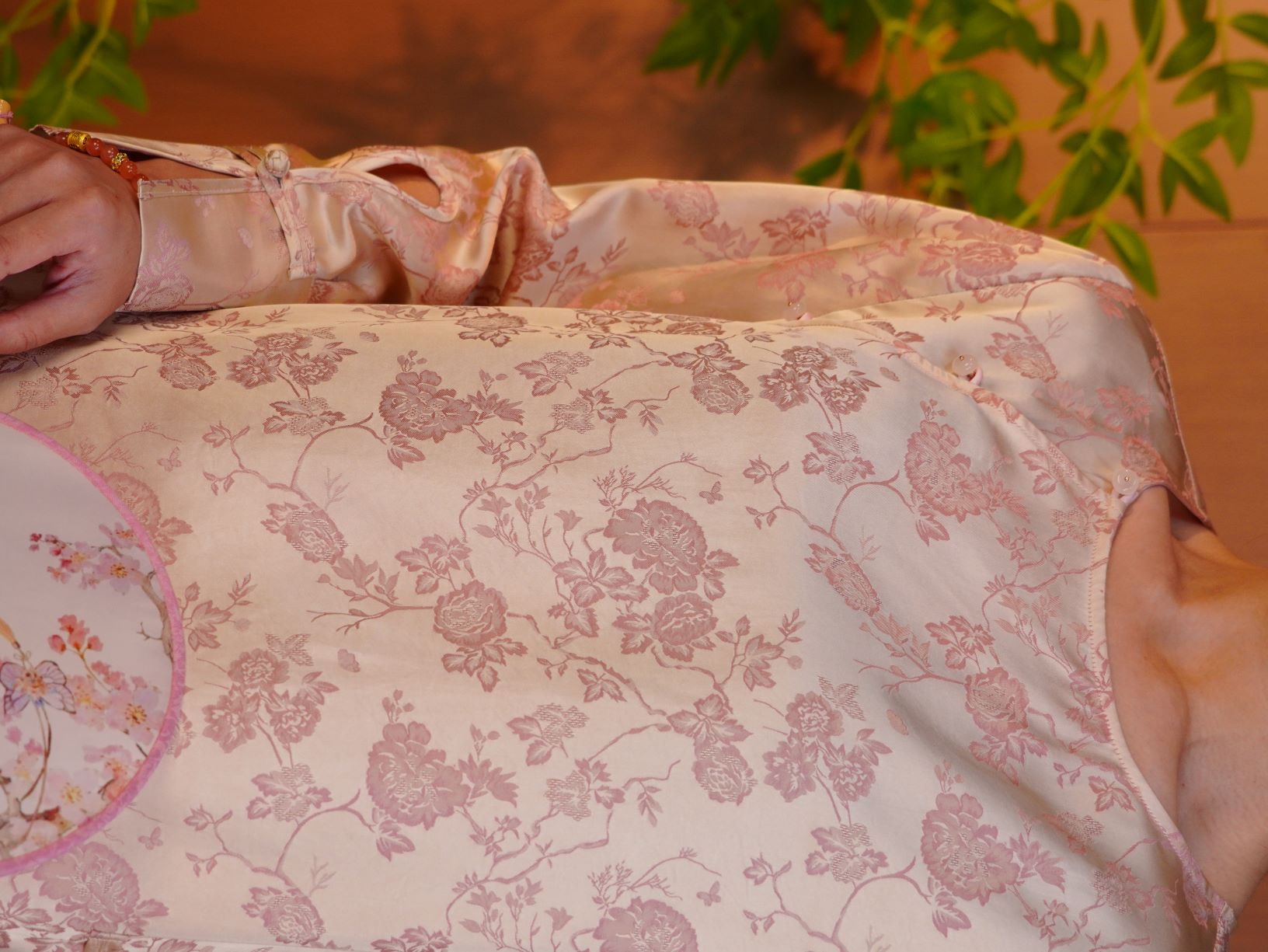 古月茗里【柔粉簪花】新中式丝质双面印花圆领长袖上衣