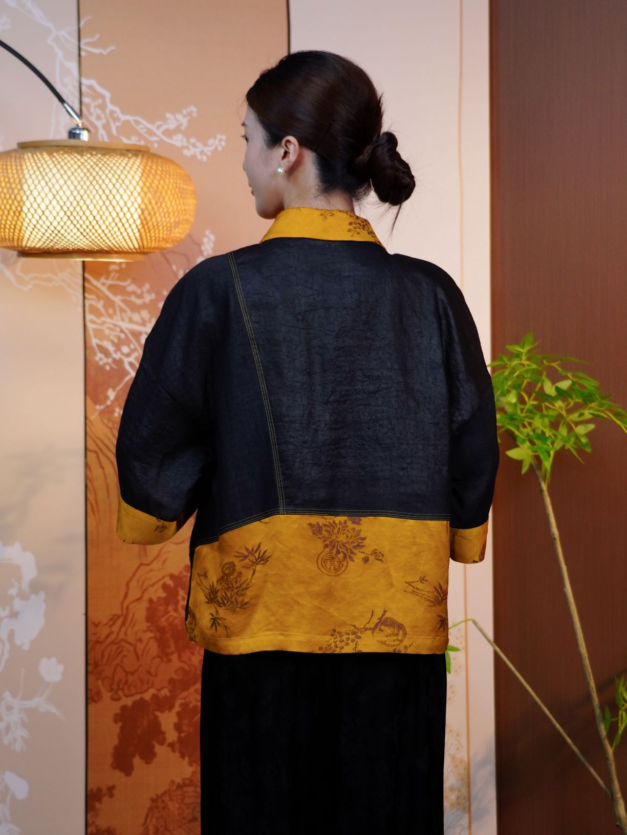 古月茗里【墨缀金章】新中式香云纱黑金撞色不规则拼接小翻领七分袖上衣