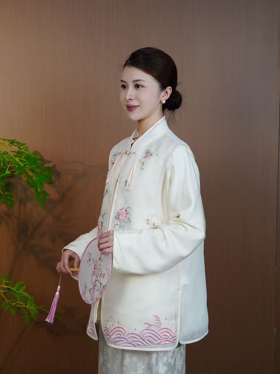 古月茗里【月白华裳】新中式白色双纱重工刺绣单扣立领叠穿马甲