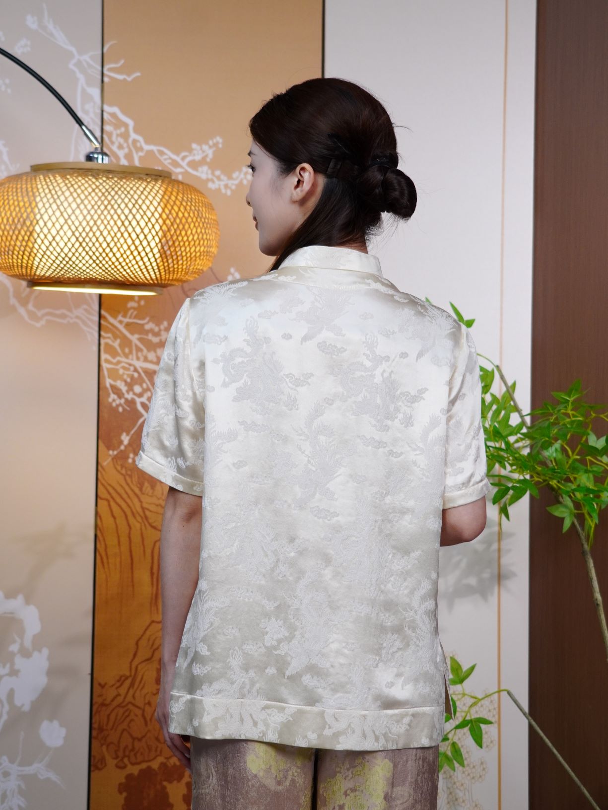 古月茗里【烟罗裁云】新中式白色暗纹提花立领盘扣短袖上衣