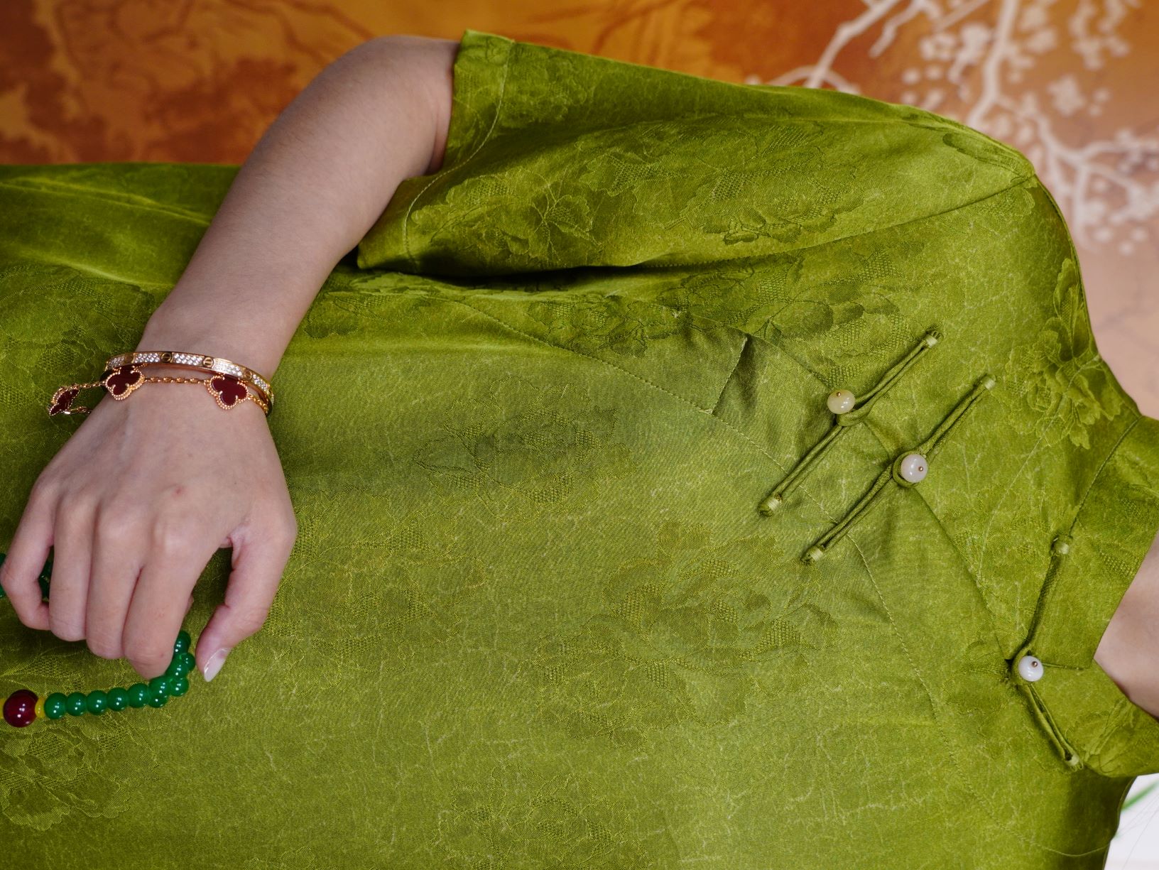 古月茗里【滴水翡翠】新中式翠绿色暗纹提花立领盘扣斜襟短袖上衣