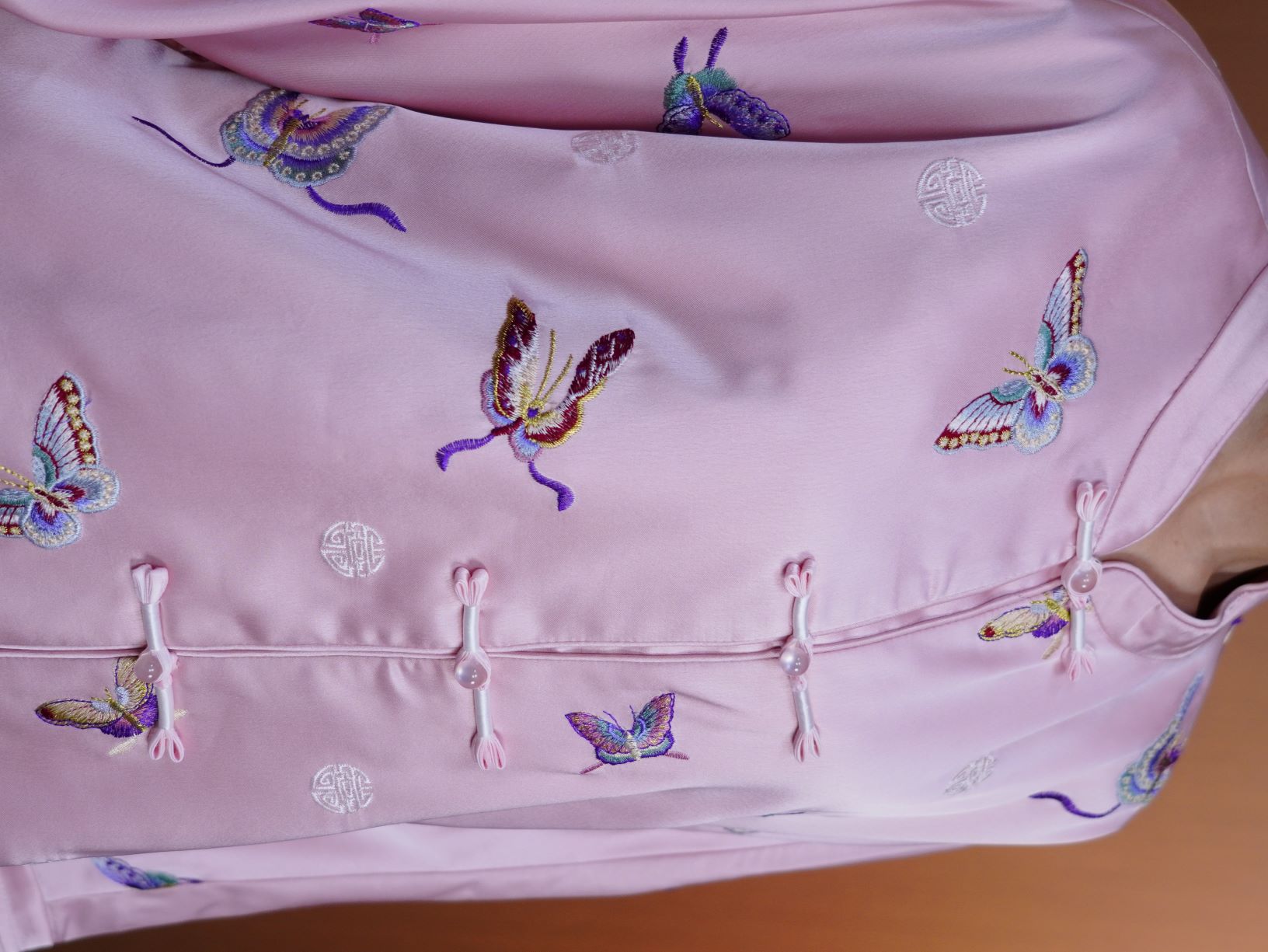 古月茗里【蝶舞翩翩】新中式珠光粉蝴蝶绣花青绿色撞袖盘扣立领领薄外套