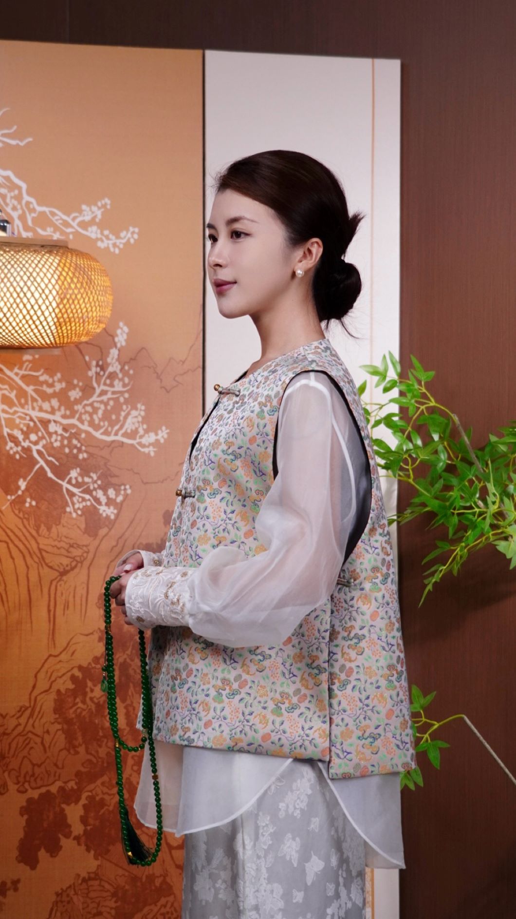 古月茗里【繁花缀锦】新中式宋锦花团锦簇提花金色盘扣圆领马甲