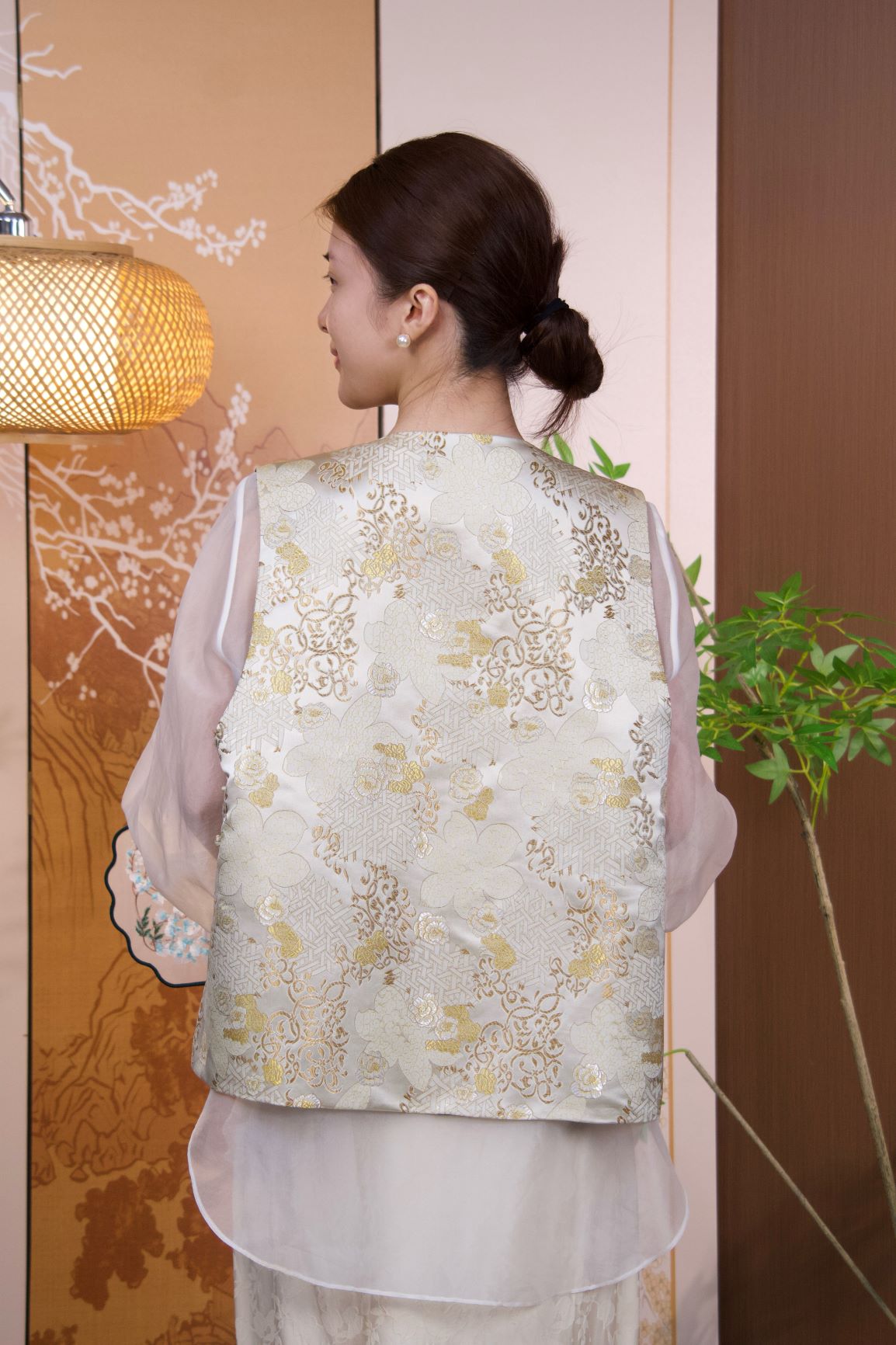 古月茗里【缃色云裁】新中式淡黄色宋锦金色盘扣圆领马甲