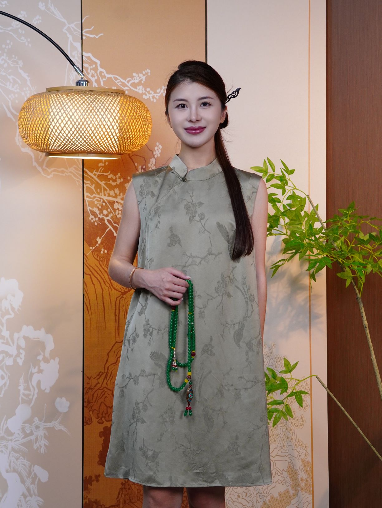 古月茗里【青蔼流翠】新中式墨绿色暗纹提花立领斜襟盘扣中长款侧开叉无袖连衣裙