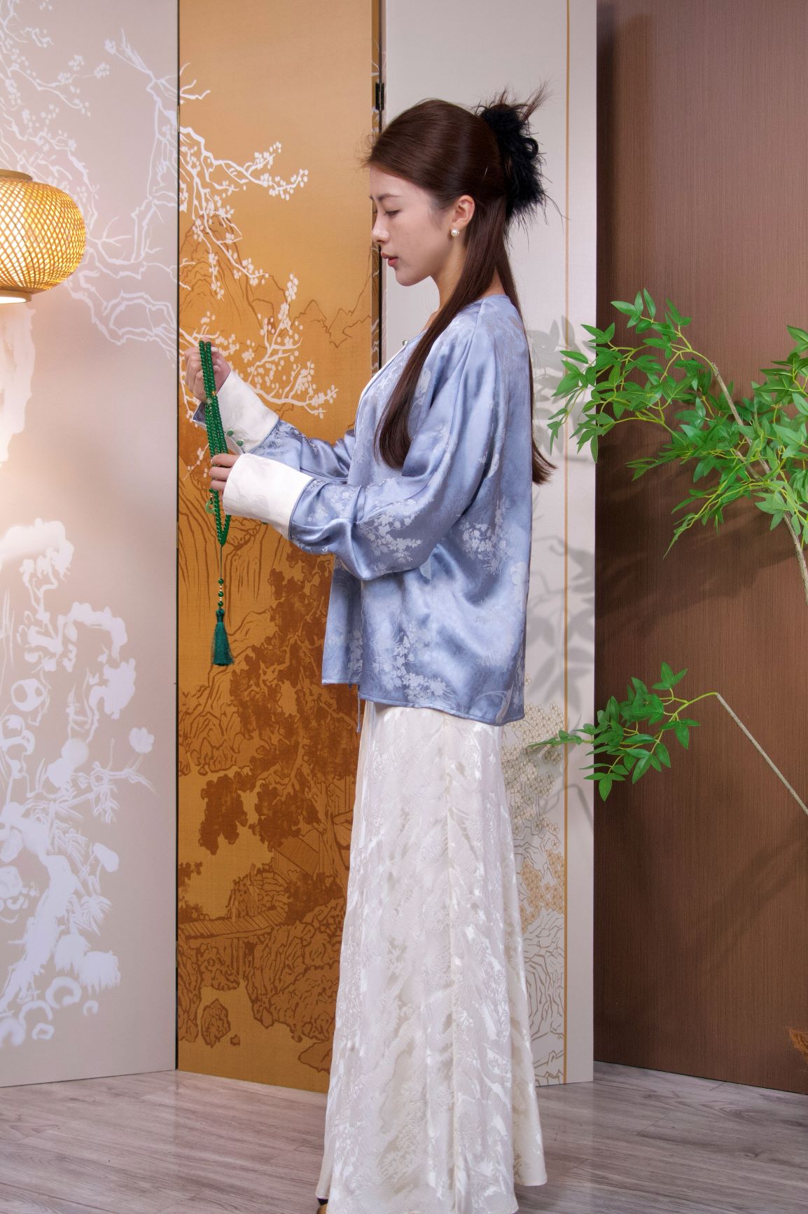 古月茗里【霁蓝凝霜】新中式蓝色梦幻印花流苏绑带落肩圆领白色拼袖外套