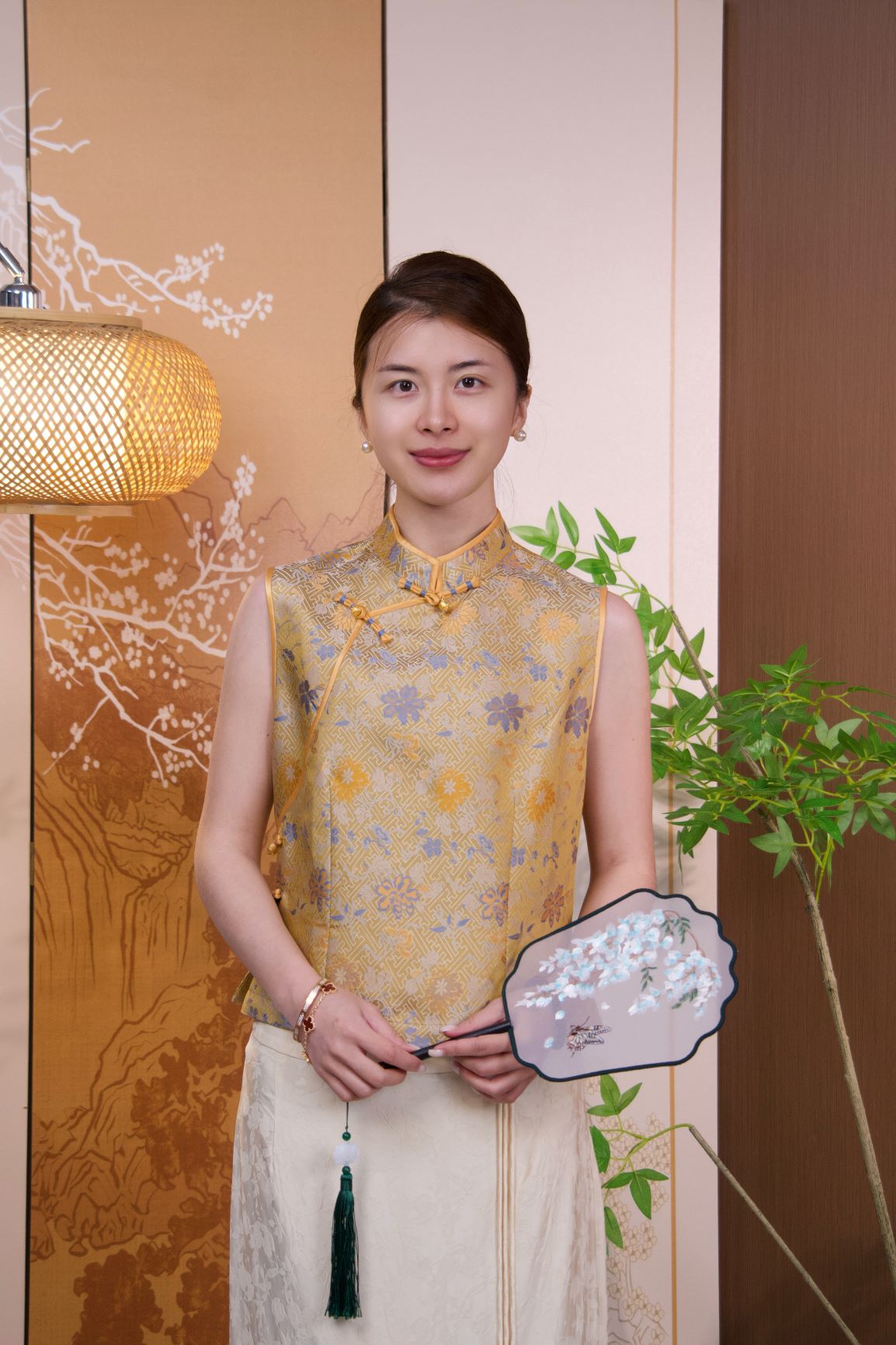 古月茗里【藤黄织梦】新中式姜黄色宋锦金色盘扣立领无袖背心上衣