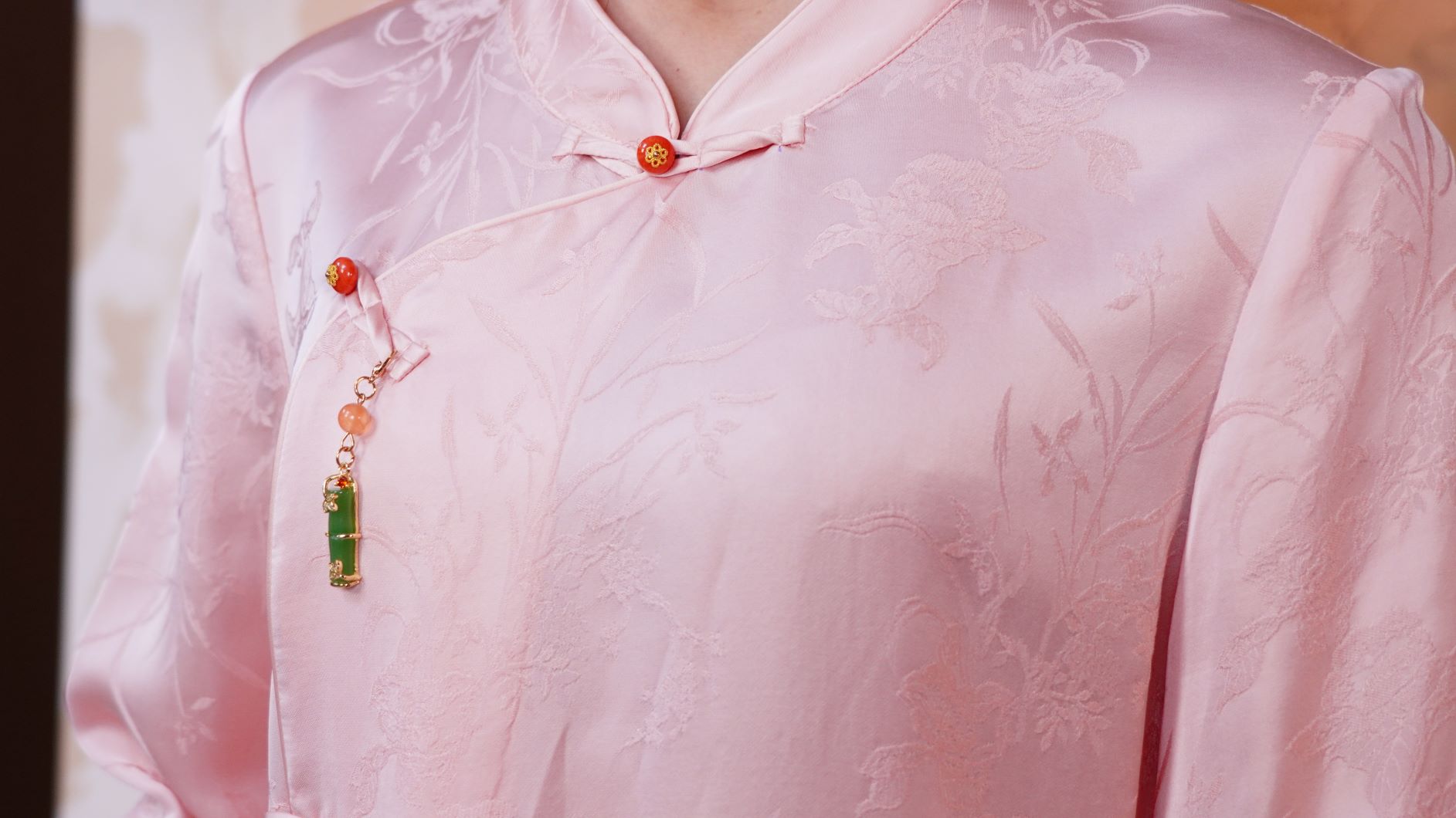 古月茗里【出水芙蓉】新中式暗纹提花玉翠流苏盘扣立领粉色春夏款上衣