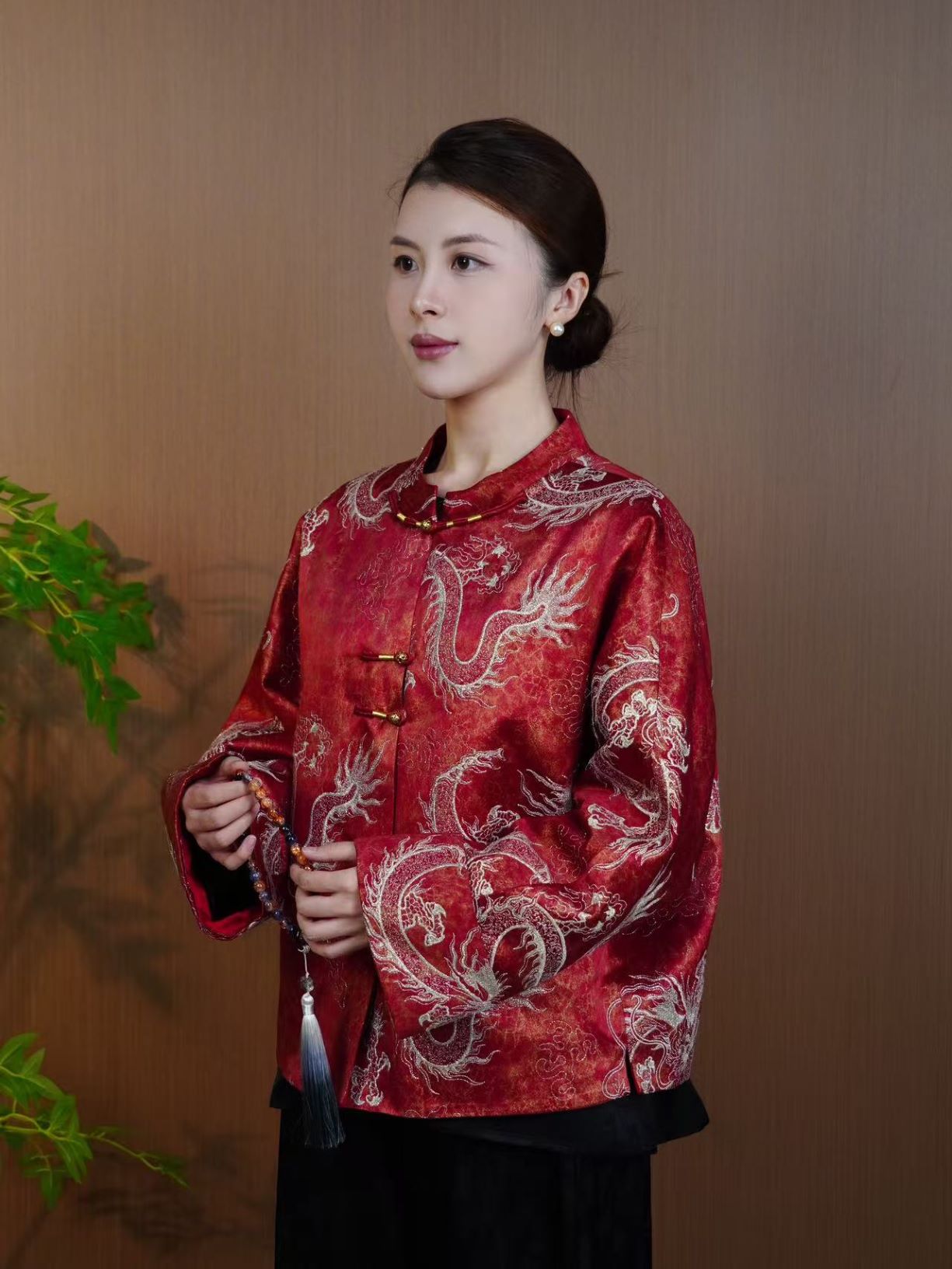 古月茗里【赤焰游龙】新中式重工游龙绣花红色不规则盘扣立领棉服外套