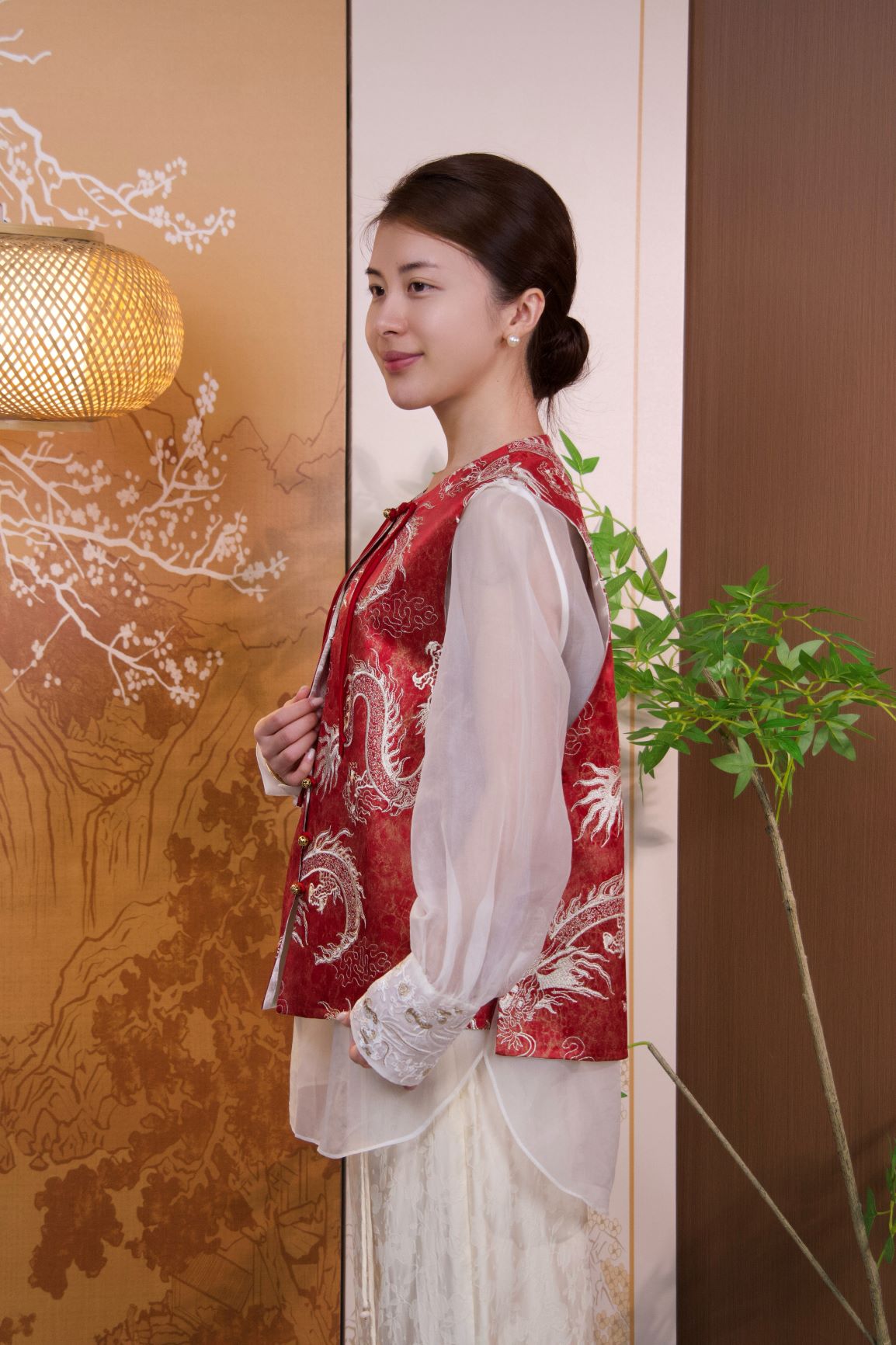 古月茗里【赤焰游龙】新中式重工游龙绣花红色流苏盘扣圆领马甲