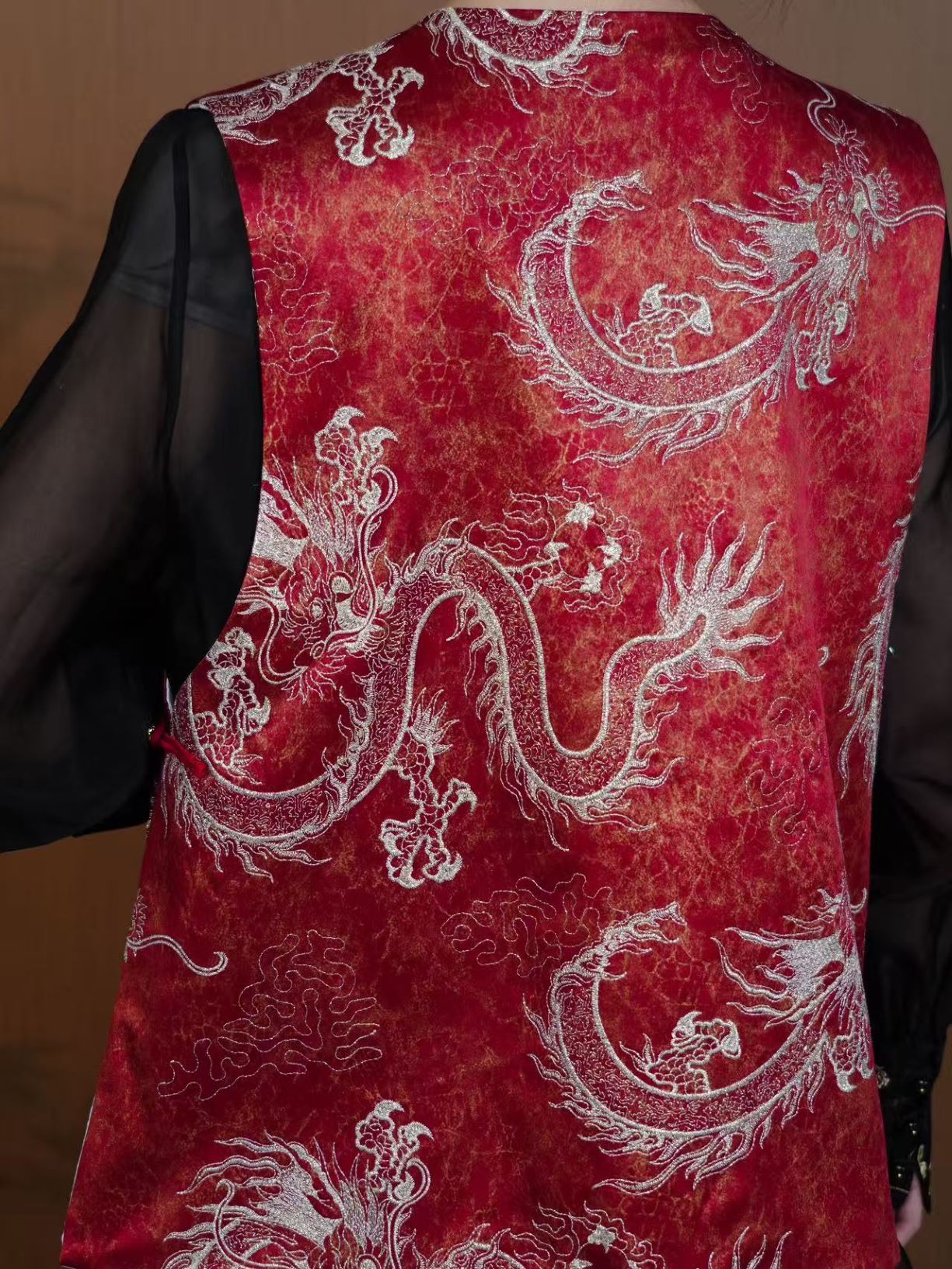 古月茗里【赤焰游龙】新中式重工游龙绣花红色流苏盘扣马甲