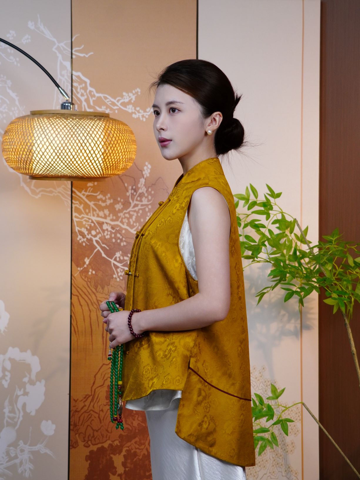 古月茗里【金辉焕裳】新中式金色暗纹提花前后不规则流苏盘扣立领无袖马甲