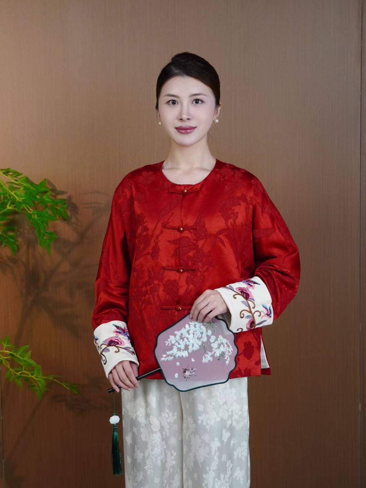 古月茗里【绣蝶栖衣】新中式红色暗纹提花重工袖口刺绣盘扣圆领外套