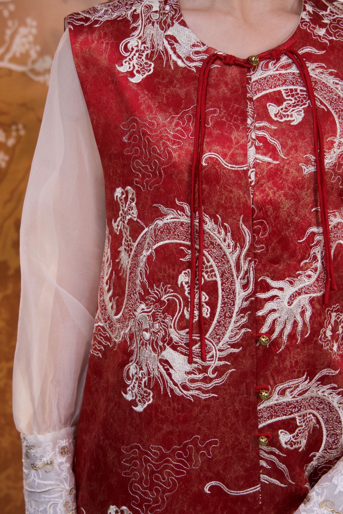 古月茗里【赤焰游龙】新中式重工游龙绣花红色流苏盘扣圆领马甲