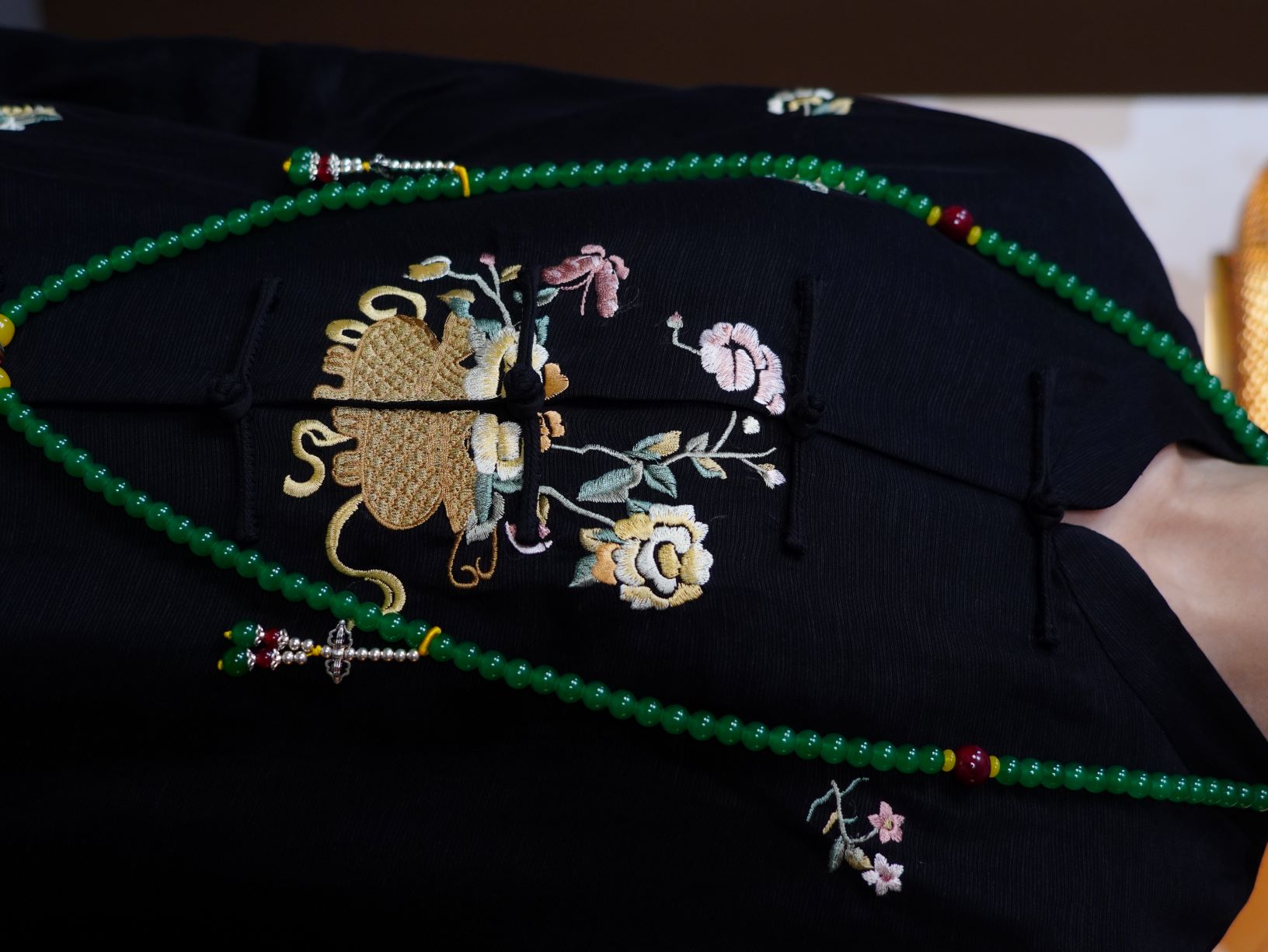 古月茗里【黛麻织锦】新中式黑色亚麻绣花盘扣立领薄上衣