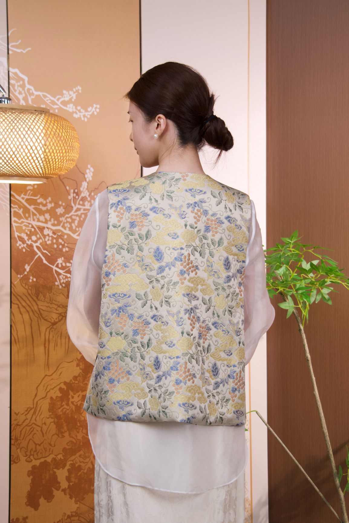 古月茗里【锦簇生香】新中式宋锦万花丛提花金色盘扣圆领马甲