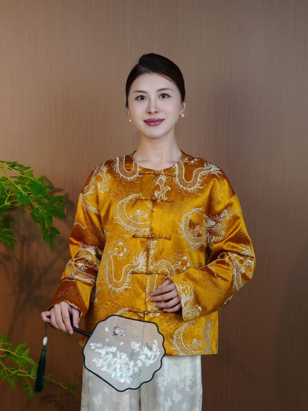 古月茗里【赤焰游龙】新中式重工游龙绣花黄色盘扣圆领棉服外套