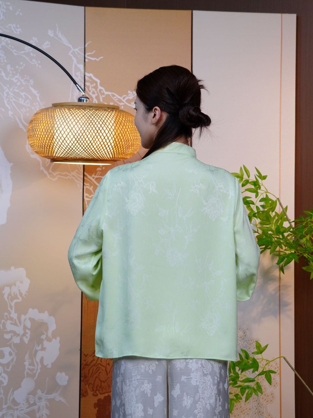 古月茗里【亭亭玉立】新中式立领淡绿色流苏盘扣春夏薄款长袖上衣