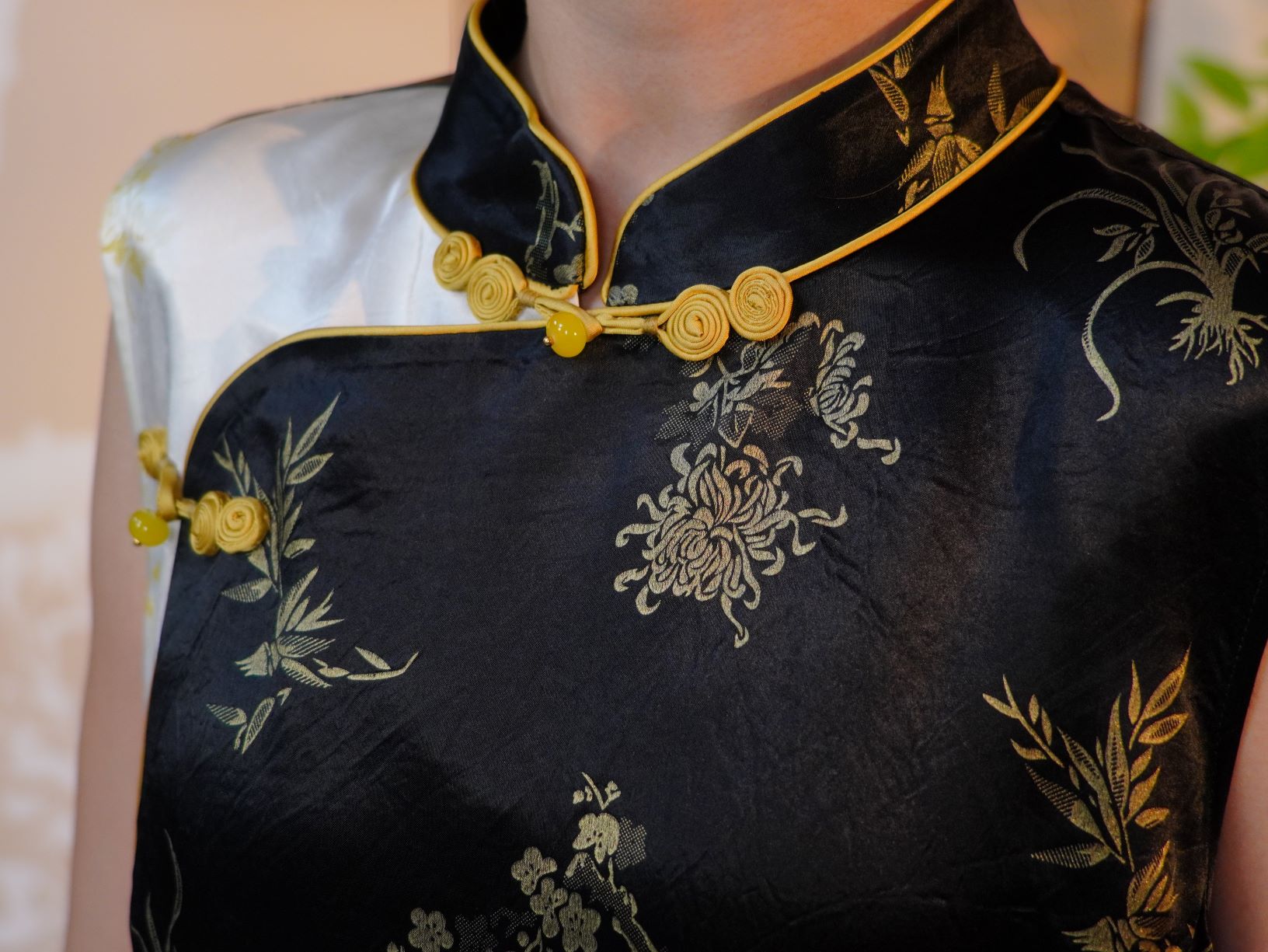 古月茗里【墨韵留白】新中式设计感黑白拼接印花手工盘扣立领下摆开叉旗袍