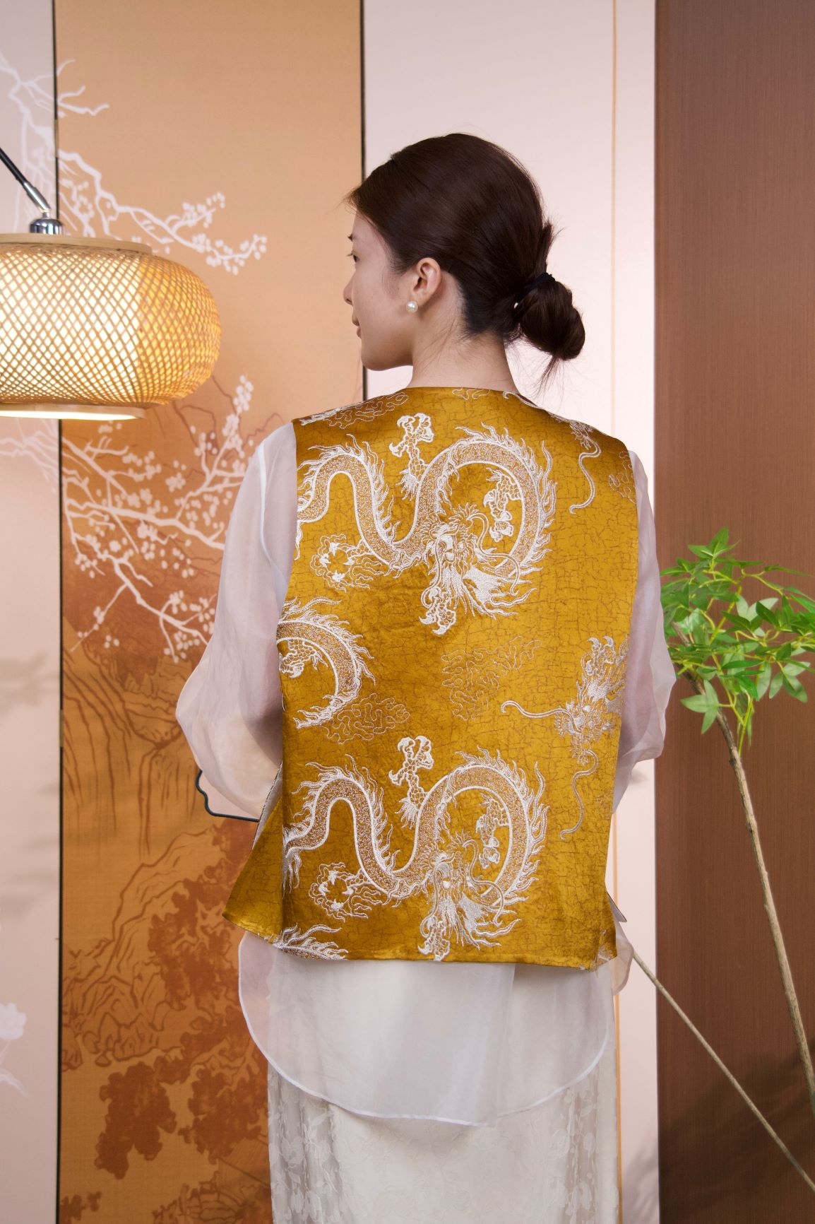 古月茗里【赤焰游龙】新中式重工游龙绣花金色流苏盘扣圆领马甲