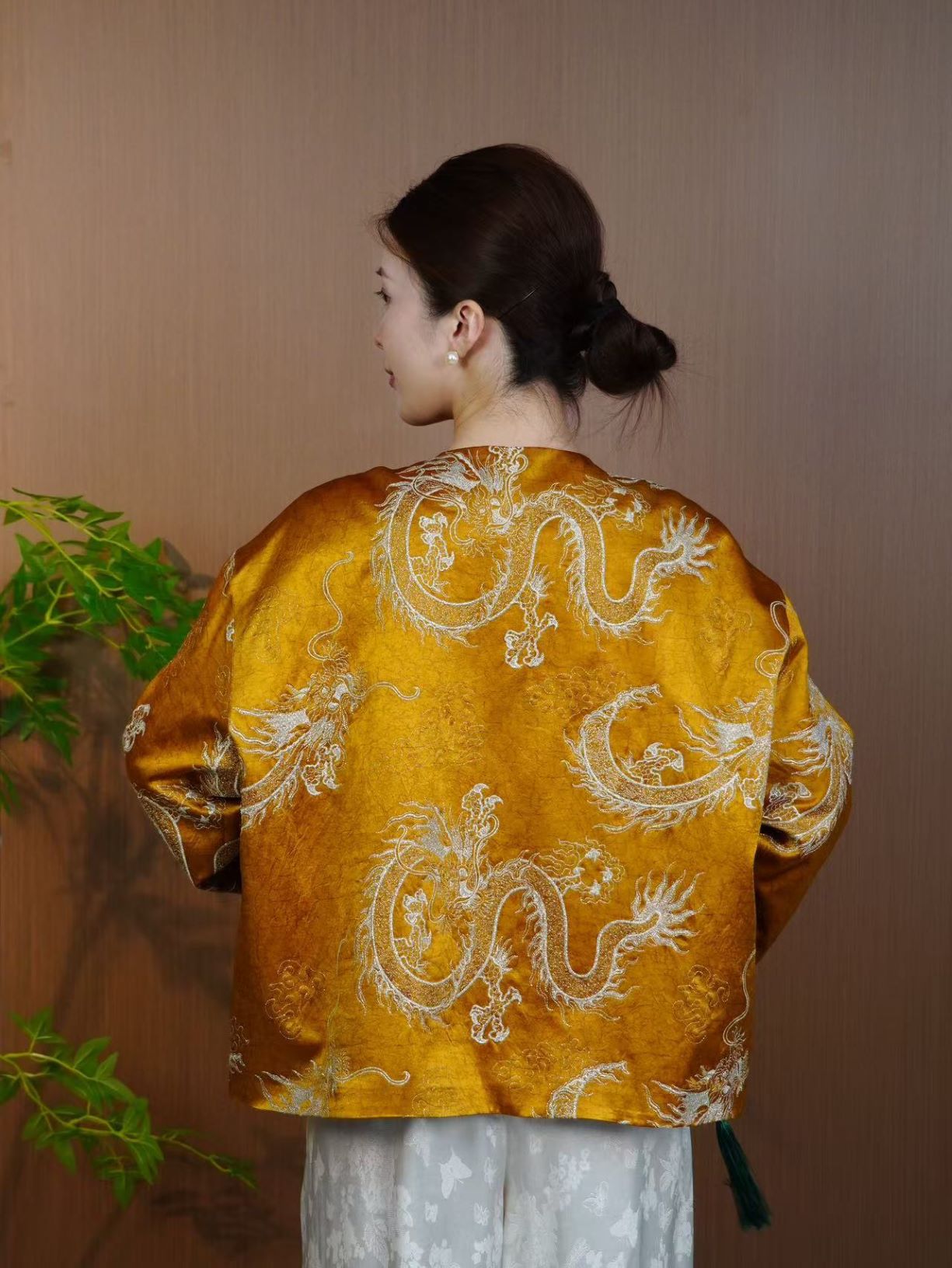 古月茗里【赤焰游龙】新中式重工游龙绣花黄色盘扣圆领棉服外套