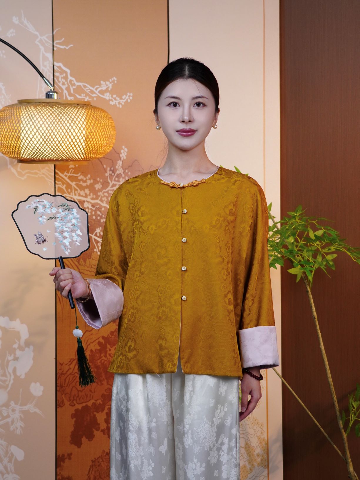 古月茗里【金辉焕裳】新中式姜黄色暗纹提花手工盘扣圆领拼袖长袖外套