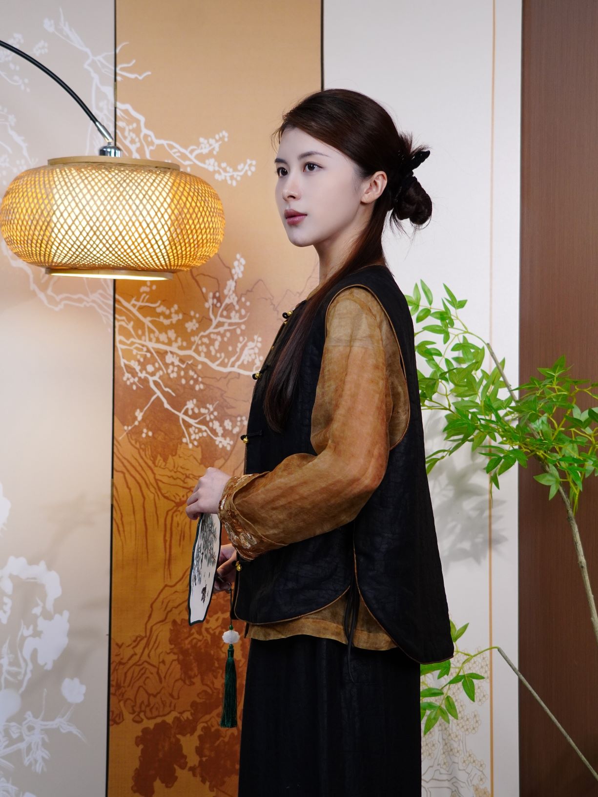 古月茗里【墨纱衔珠】新中式圆领香云纱龟裂纹金色盘扣亮片刺绣马甲