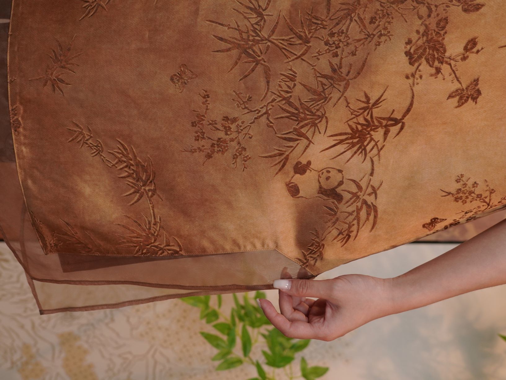 古月茗里【嬉戏熊猫】新中式国风棕黄色竹林熊猫印花盘扣立领中长款上衣+裤子套装