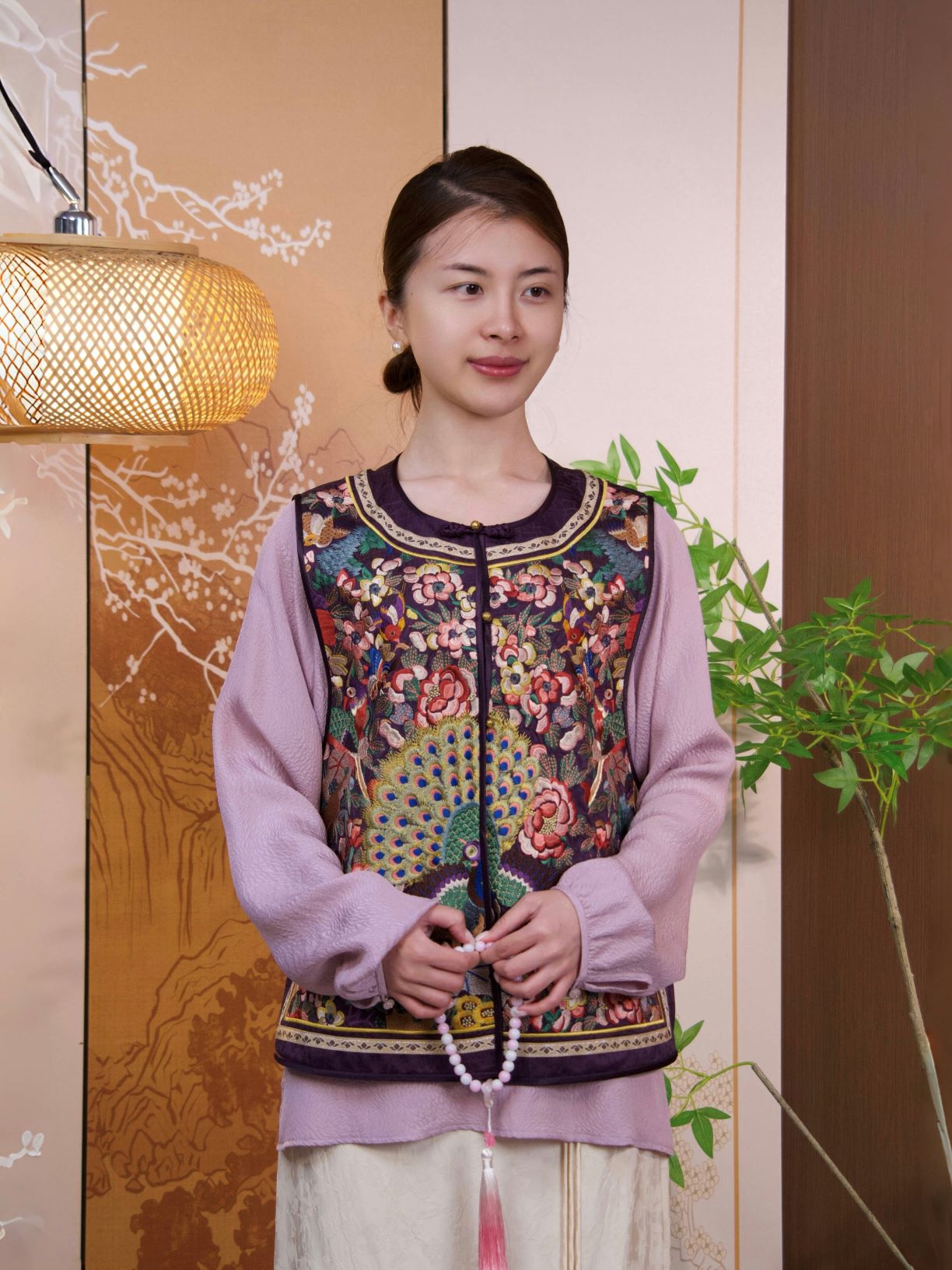 古月茗里【孔雀开屏】新中式重工孔雀绣花金色盘扣圆领马甲