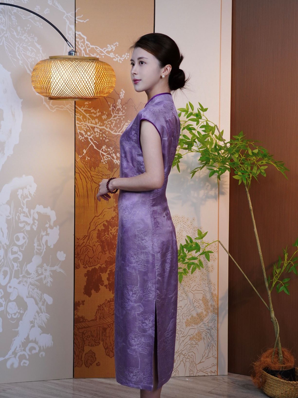 古月茗里【紫宸华裳】新中式香云纱浪漫紫斜襟盘扣暗纹提花立领左右开叉旗袍