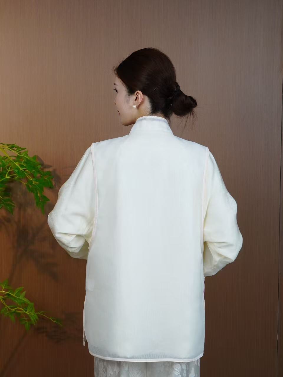 古月茗里【月白华裳】新中式白色双纱重工刺绣单扣立领叠穿马甲